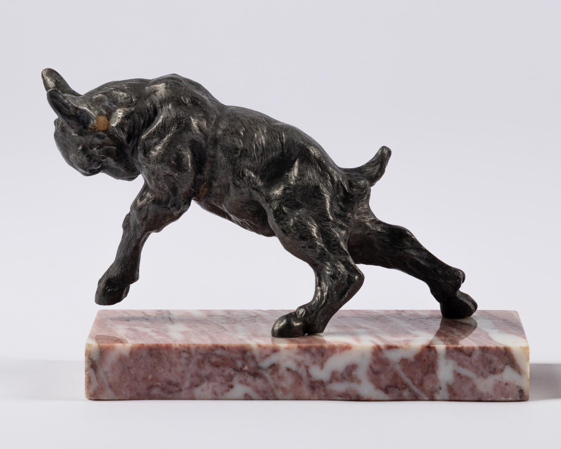 Paire de serre-livres Art Déco en bronze et marbre en forme de chèvre, France, vers 1930 en vente 8