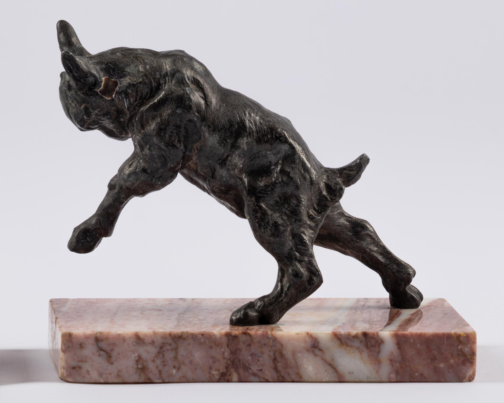 Paire de serre-livres Art Déco en bronze et marbre en forme de chèvre, France, vers 1930 en vente 9