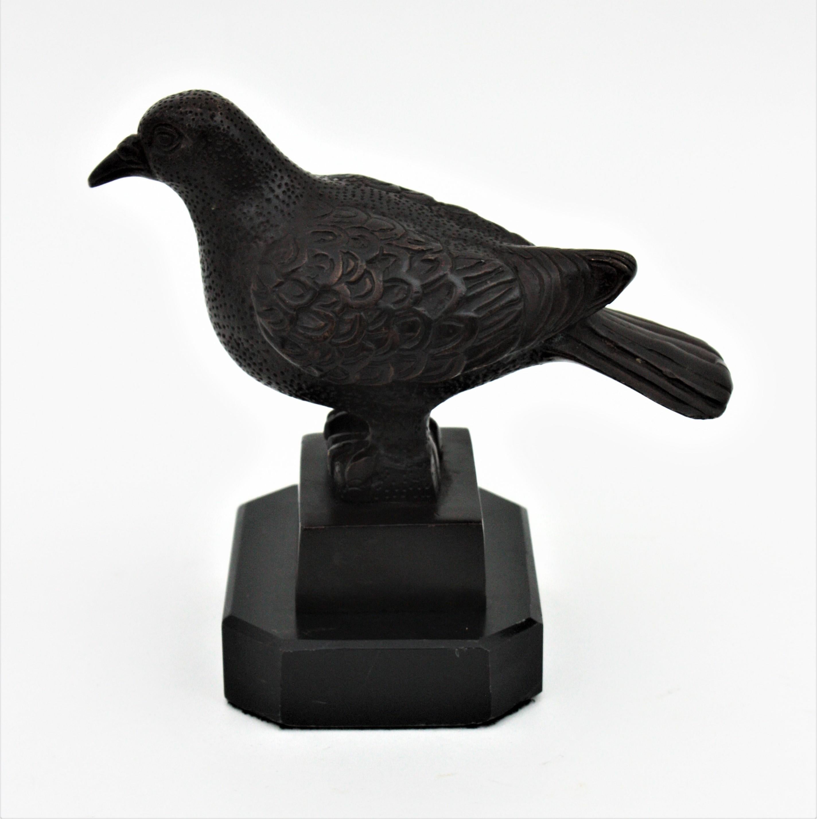 20th Century Pair of Art Deco Bronze Bird Figures on Black Marble Bases For Sale