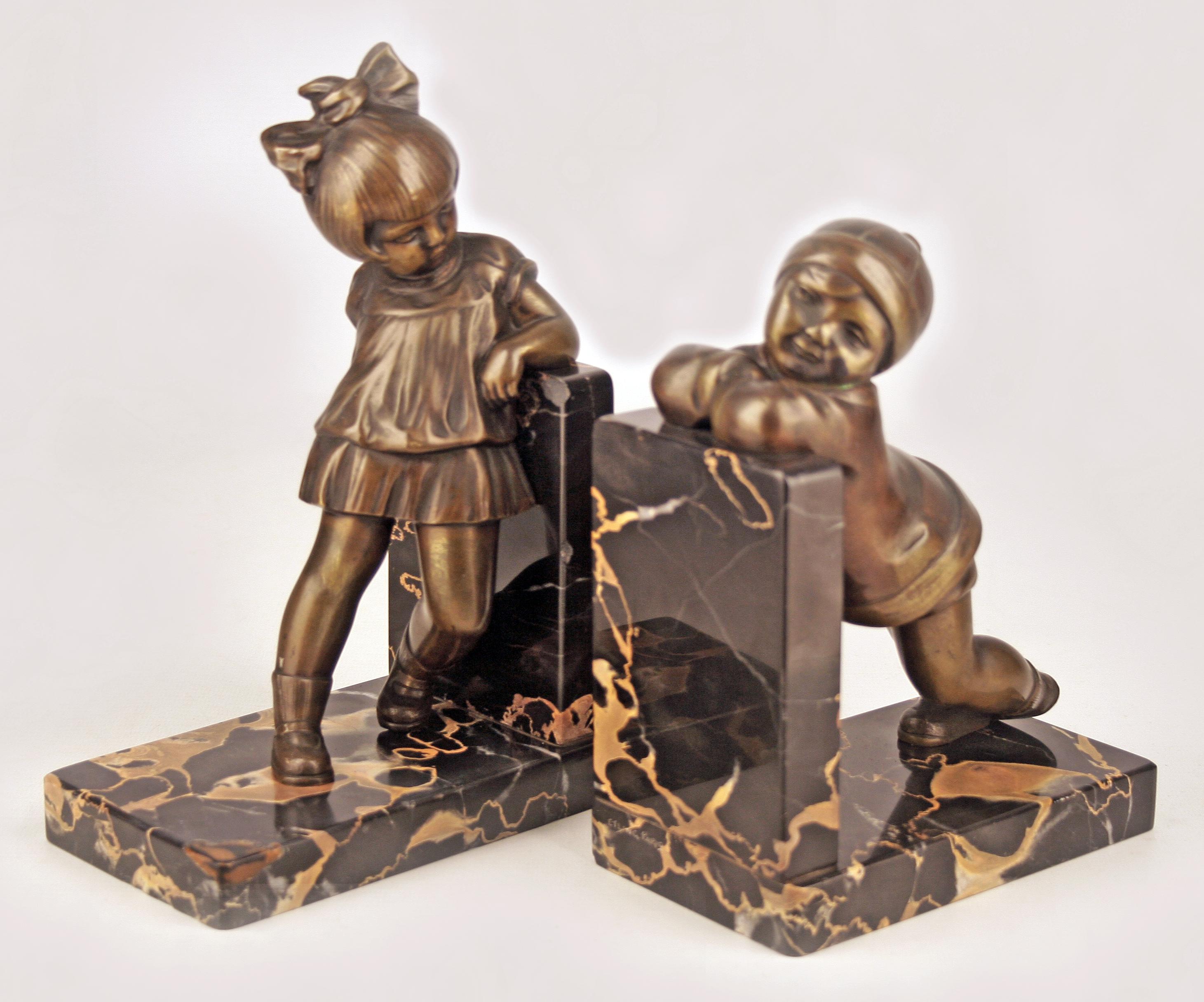 Paar Art Déco Bronze Buchstützen Entworfen von Alexandre Kéléty für Etling Paris (Art déco) im Angebot