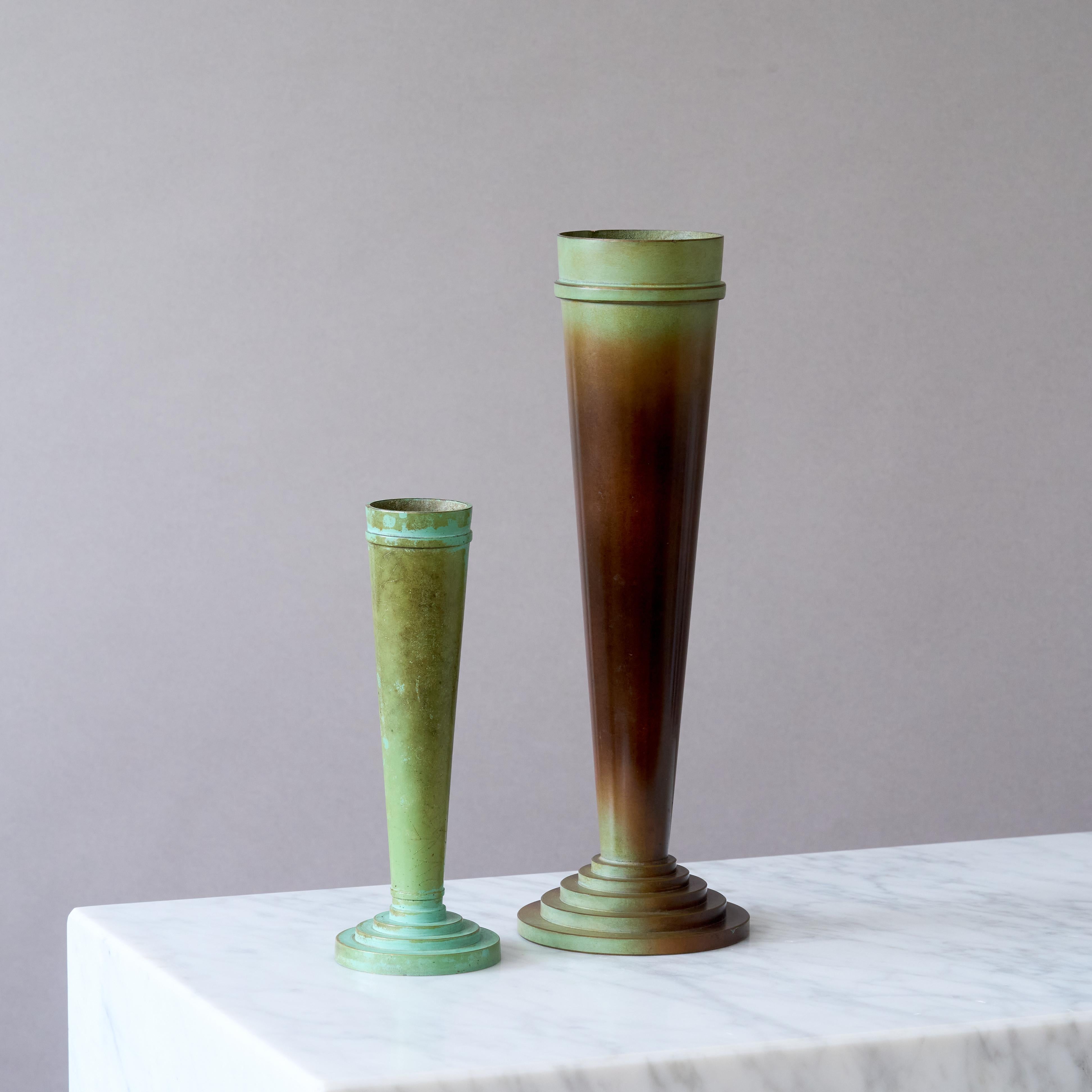 Art Déco Coppia di vasi in bronzo Art Deco di Ystad Brons / Metall, Svezia, anni '30. in vendita