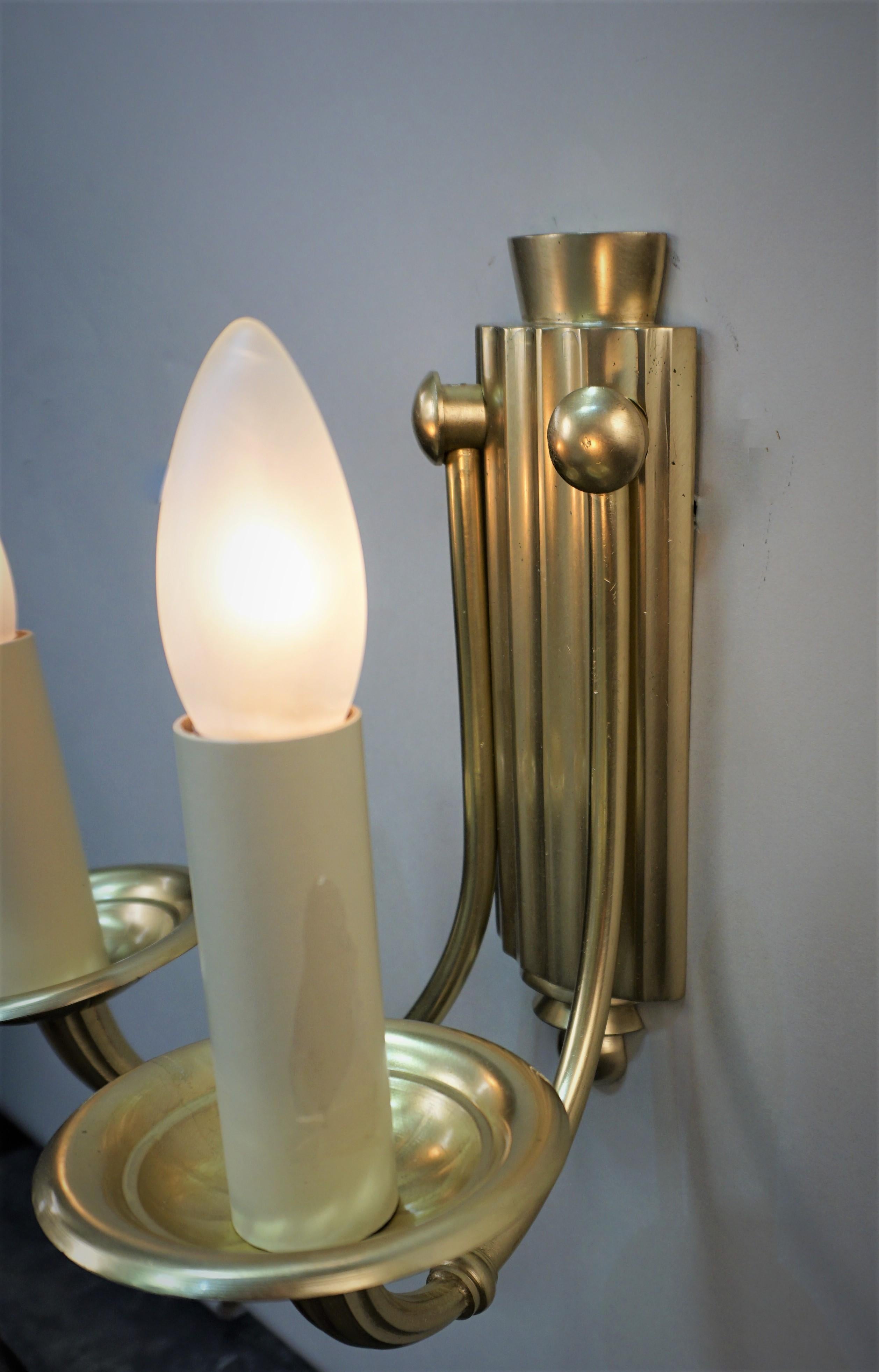 Mid-20th Century Pair of Art Deco Bronze wall Sconces by Petitot