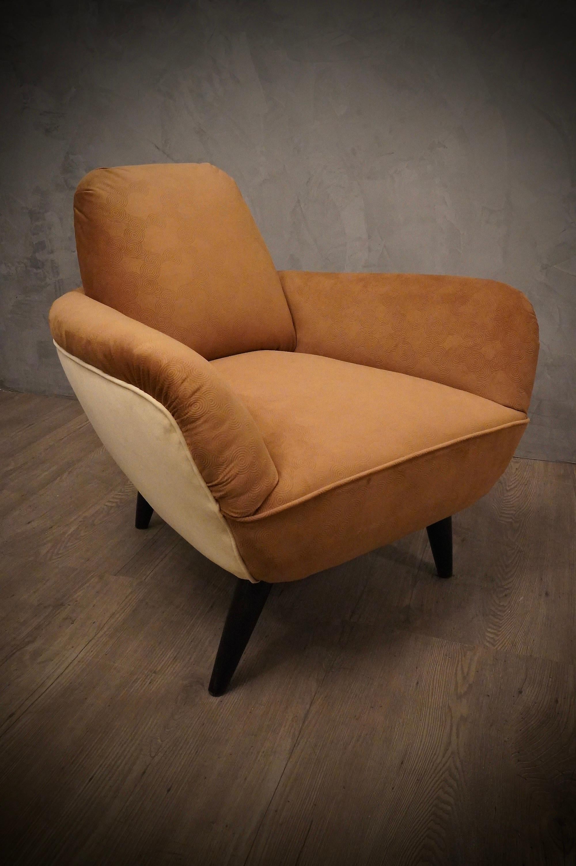 Art Deco Brown and Withe Fabric Italian Club Chairs Fauteuils, 1940 en vente 3