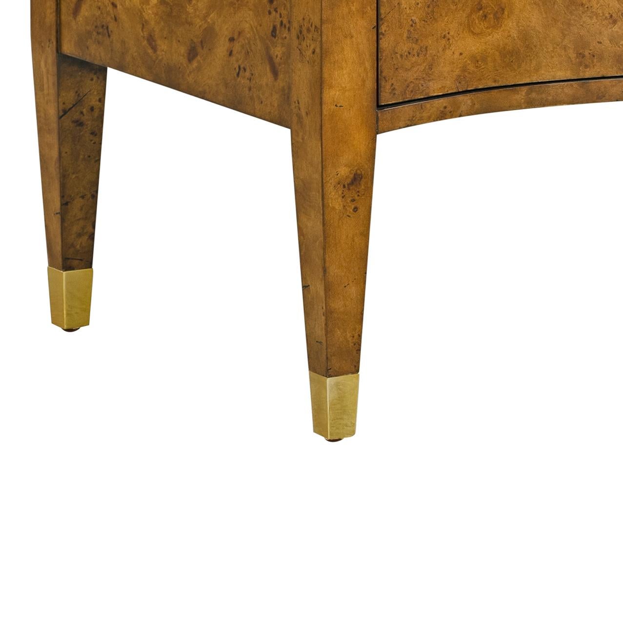 Paire de tables de nuit Art Déco en loupe - Façade serpentine Neuf - En vente à Westwood, NJ