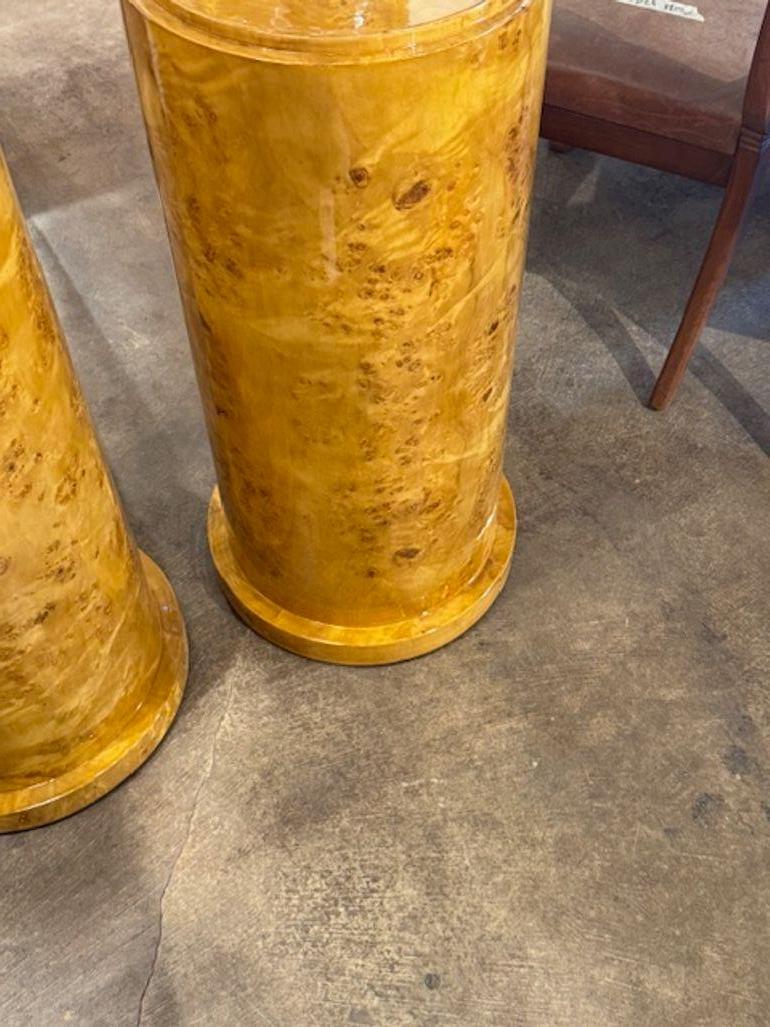 XXIe siècle et contemporain Paire de The Pedestal en ronce de noyer Art Déco en vente