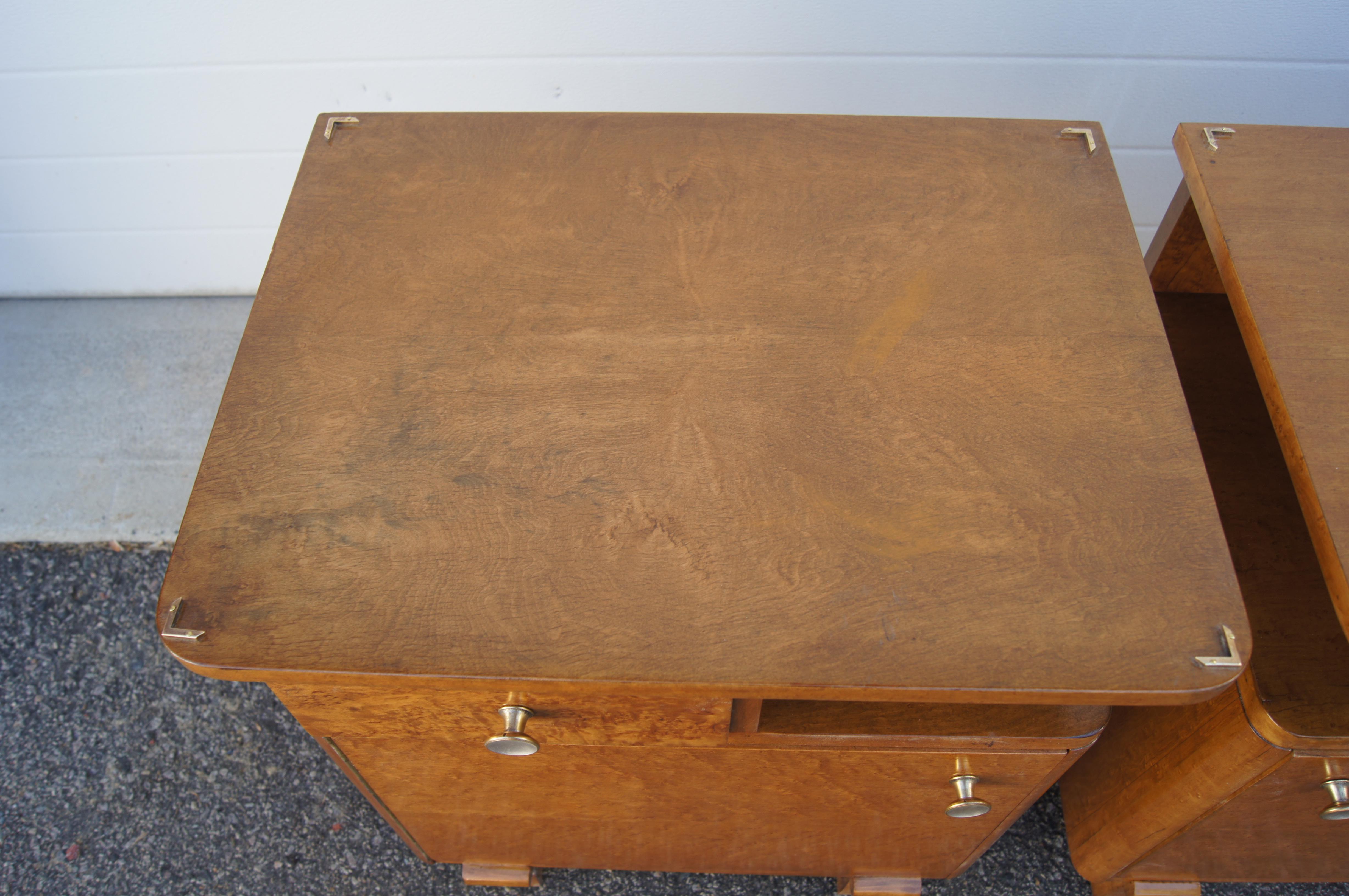 Pair of Art Deco Burl Wood Nightstands In Good Condition In Dorchester, MA