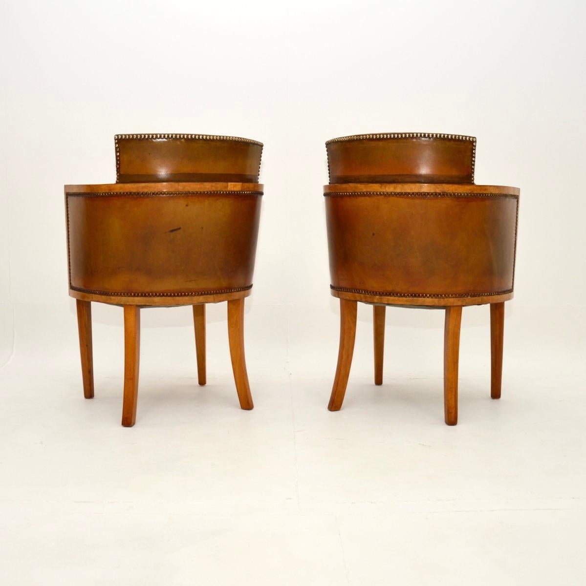 Pair of Art Deco Burr Walnut and Leather Armchairs In Good Condition For Sale In London, GB