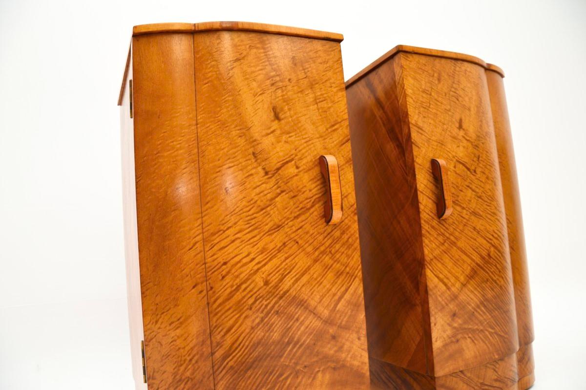 Pair of Art Deco Burr Walnut Bedside Cabinets For Sale 5
