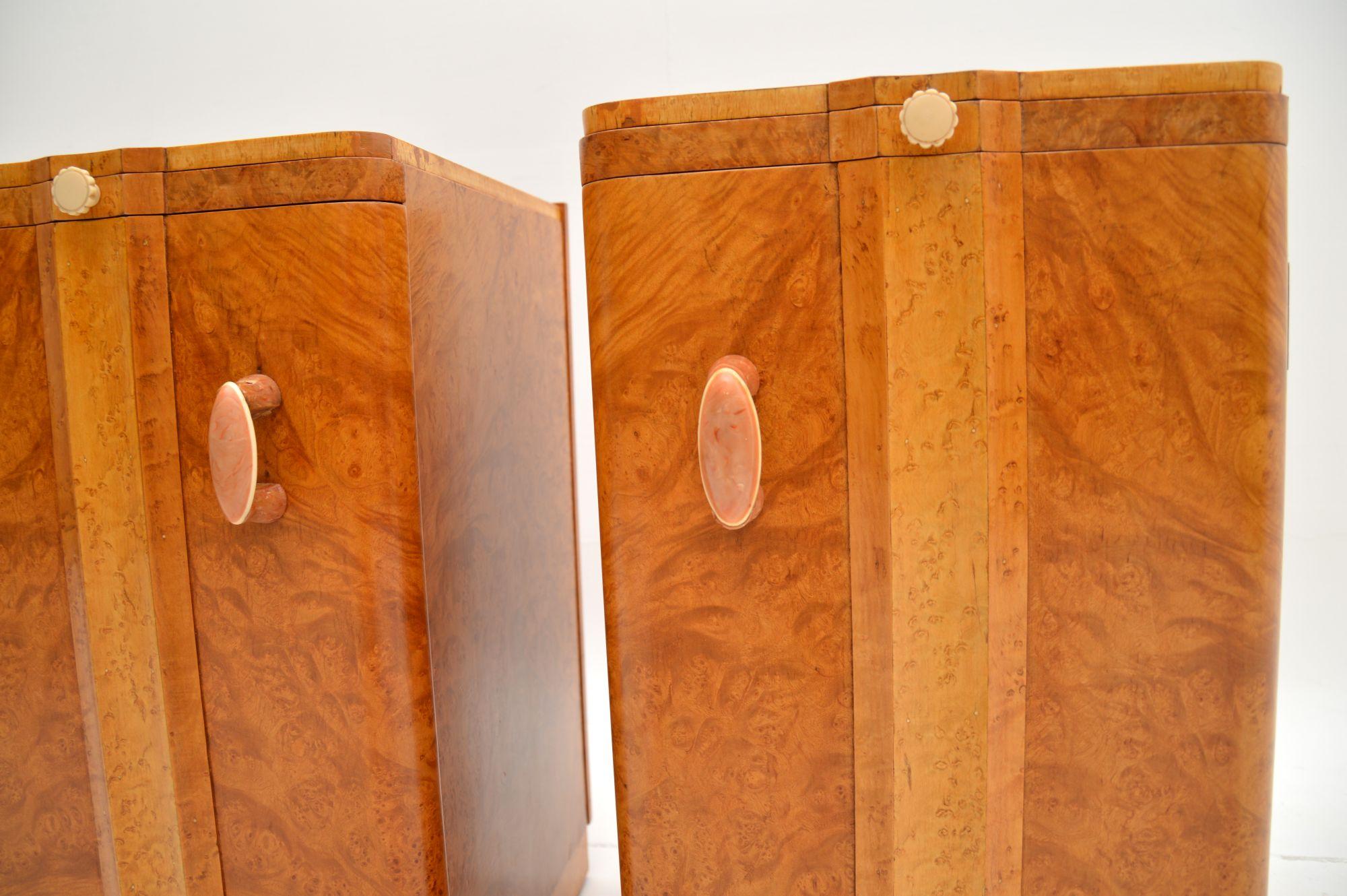 Paar Nachttische aus Wurzelnussholz im Art-Deco-Stil 4