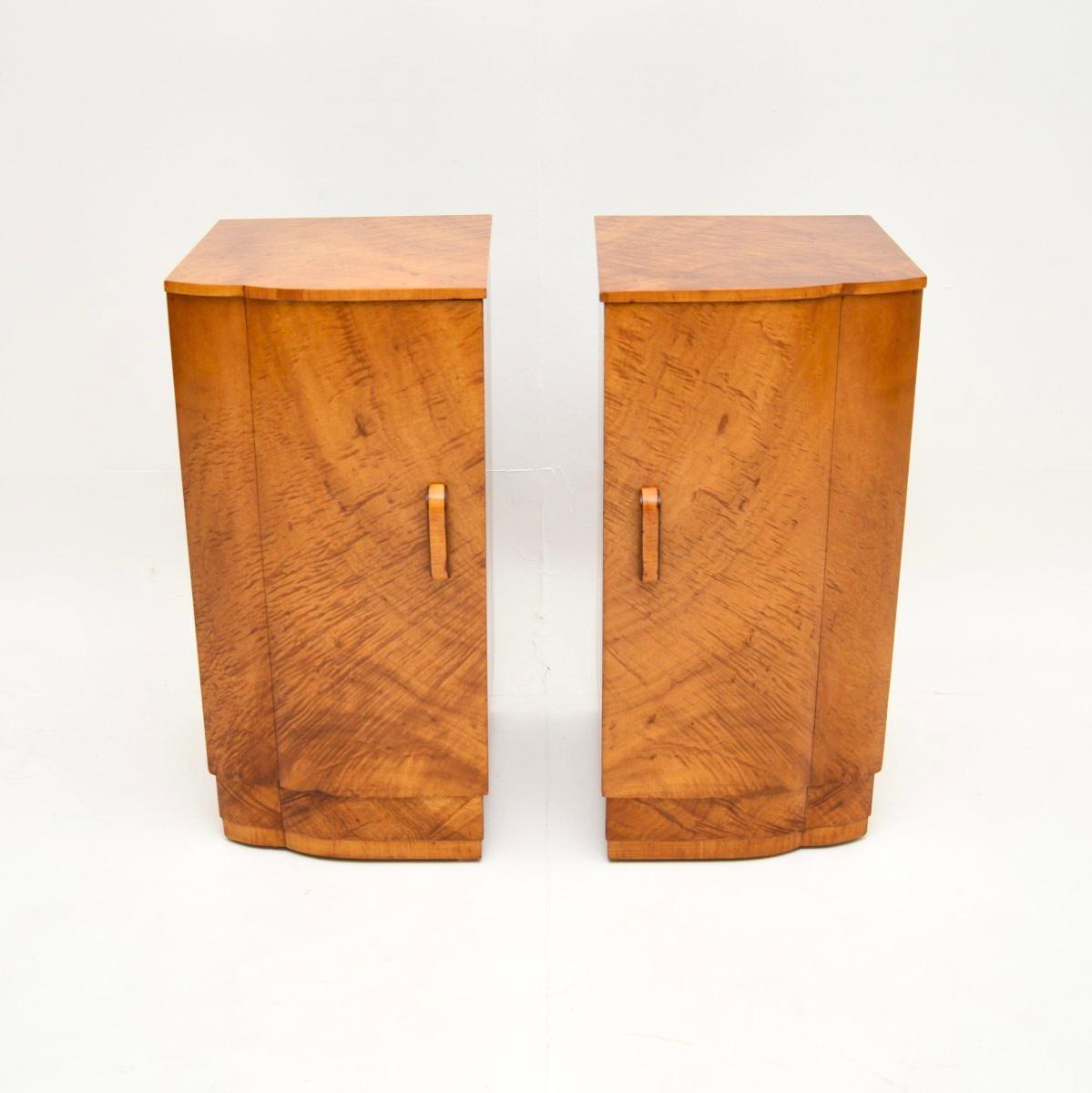 A stunning pair of Art Deco burr walnut bedside cabinets. They were made in England, they date from the 1930’s.

They are of excellent quality and are a very useful size. The burr walnut has a gorgeous colour tone and beautiful grain patterns