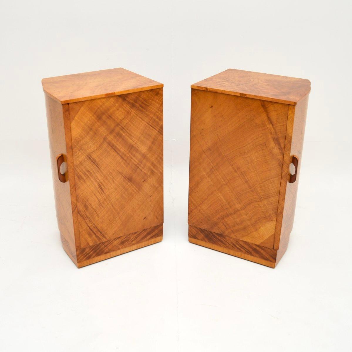 Mid-20th Century Pair of Art Deco Burr Walnut Bedside Cabinets For Sale