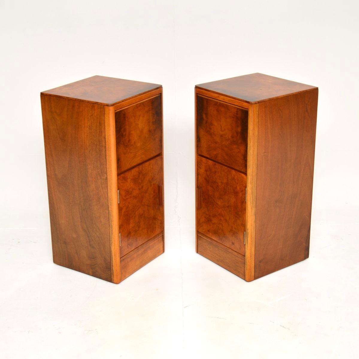 Paire de tables de chevet Art Déco en ronce de noyer Bon état - En vente à London, GB