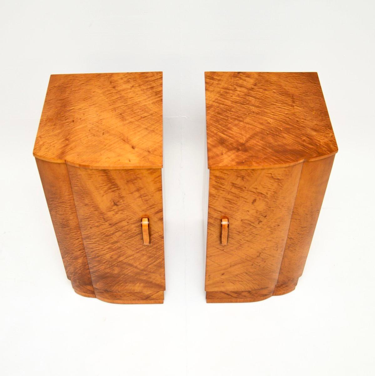 Pair of Art Deco Burr Walnut Bedside Cabinets For Sale 1