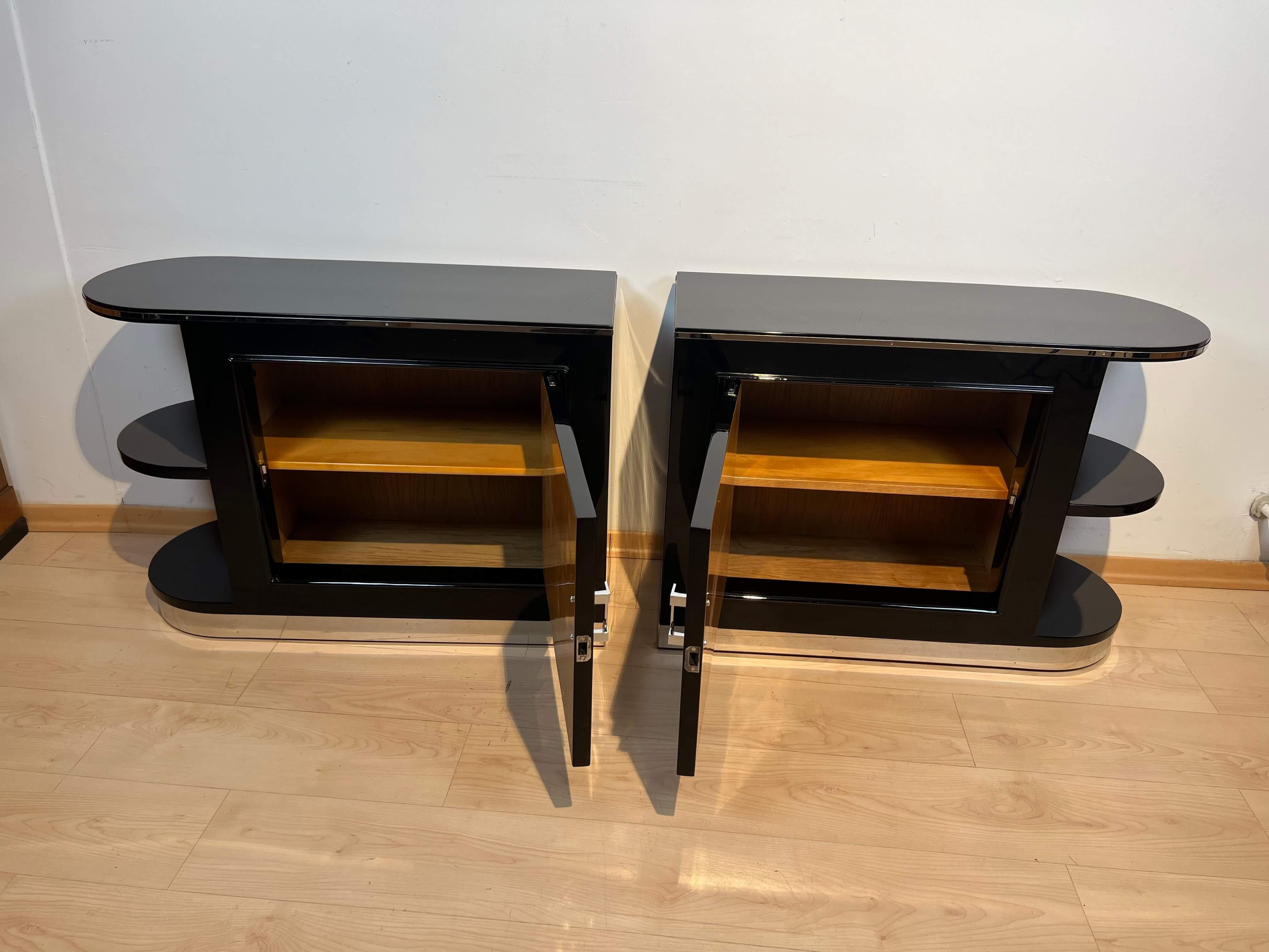 Pair of Art Deco Cabinets/Nightstands, Black Lacquer, Chrome, France circa 1930 In Excellent Condition In Regensburg, DE