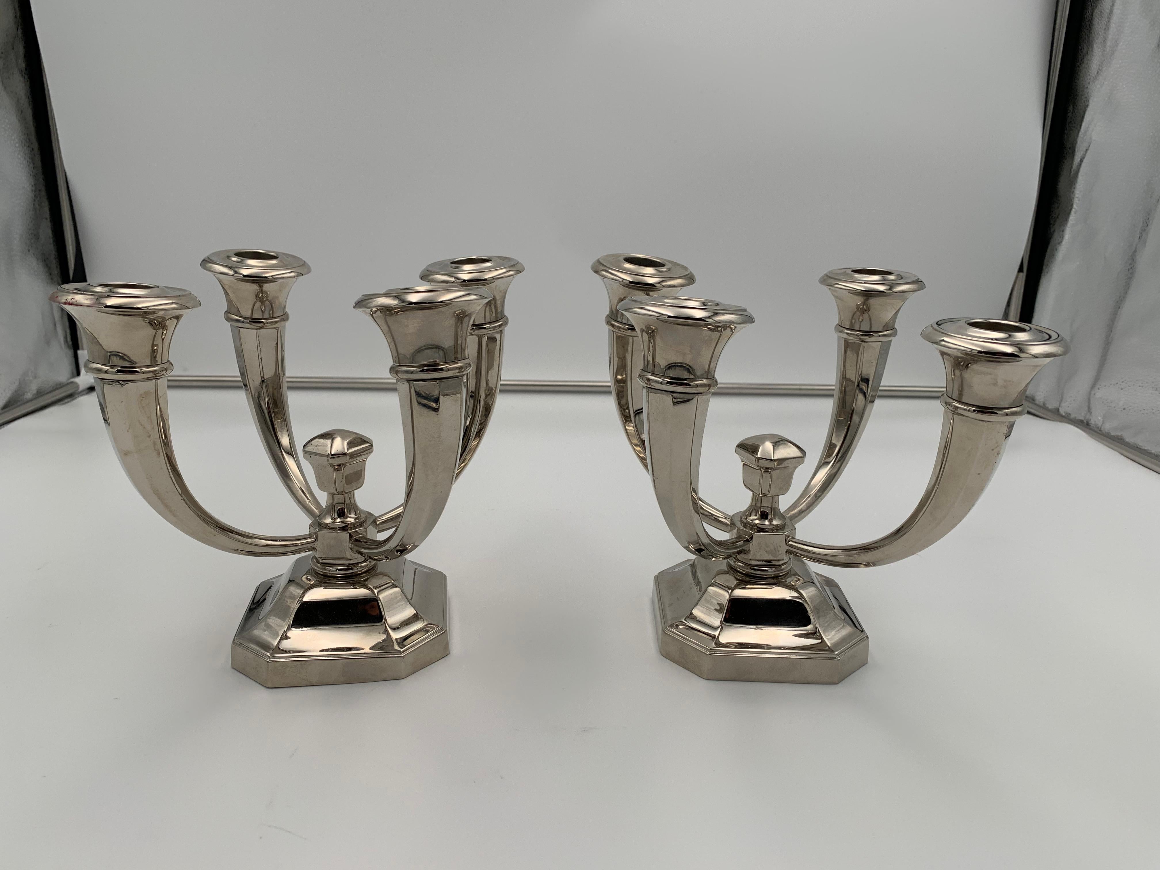 Galvanisé Paire de chandeliers Art Déco de J. Leleu, en nickel et bronze, France, vers 1930 en vente