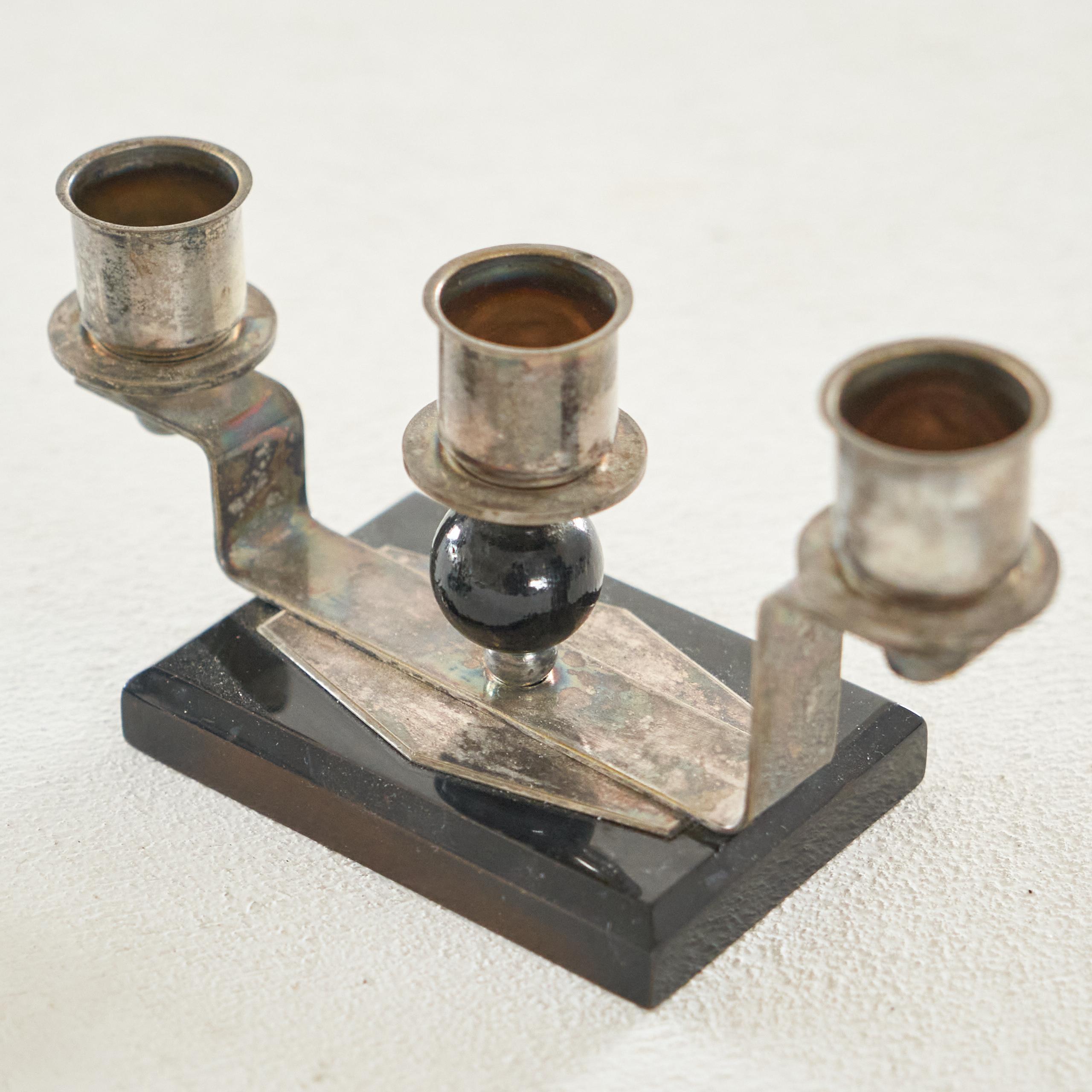 Pareja de candelabros Art Déco de baquelita y chapa de plata Años 40 Hecho a mano en venta