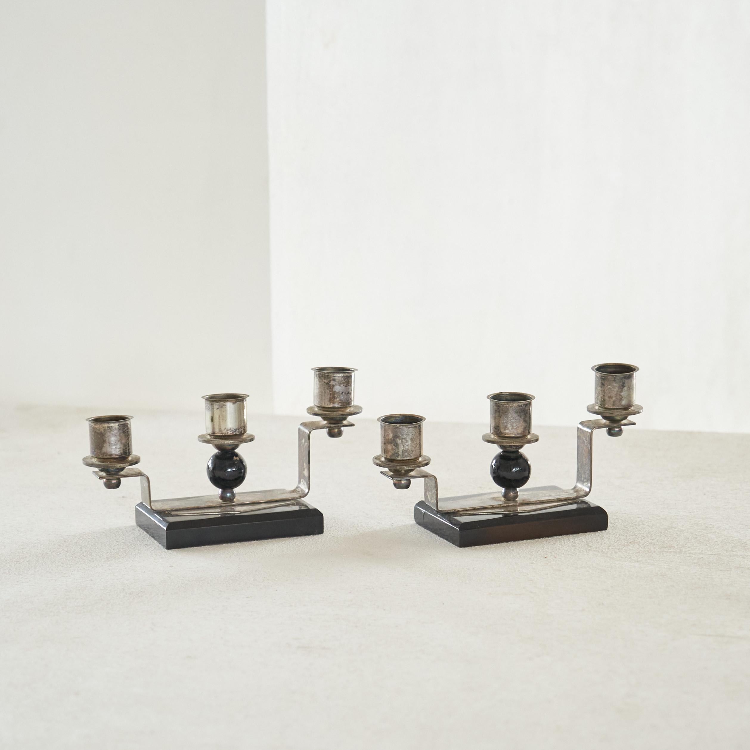 Pareja de candelabros Art Déco de baquelita y chapa de plata Años 40 siglo XX en venta