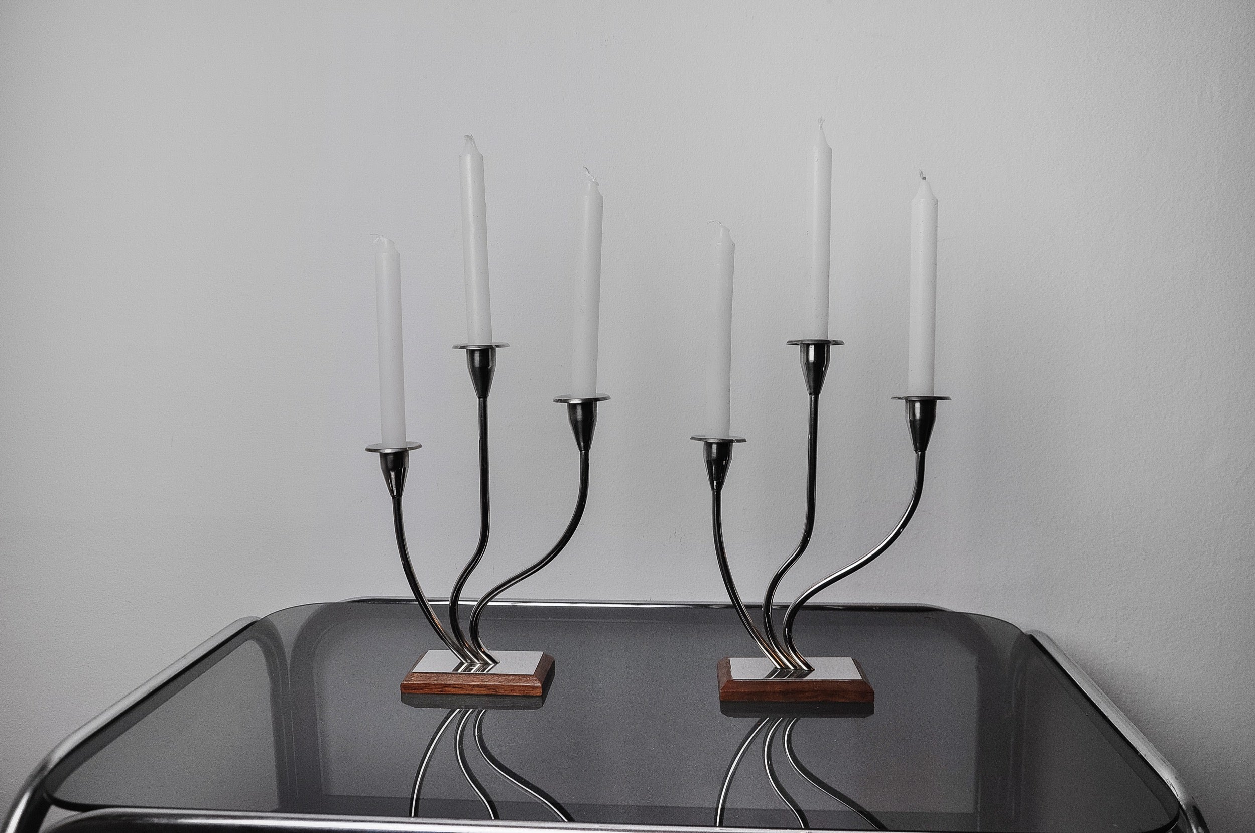 Pareja de candelabros art déco en acero inoxidable 3 llamas, España, 1970 Regencia de Hollywood en venta