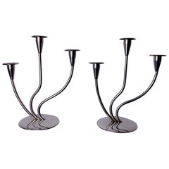 Coppia di candelieri art déco in acciaio inox a 3 fiamme, Spagna, 1970