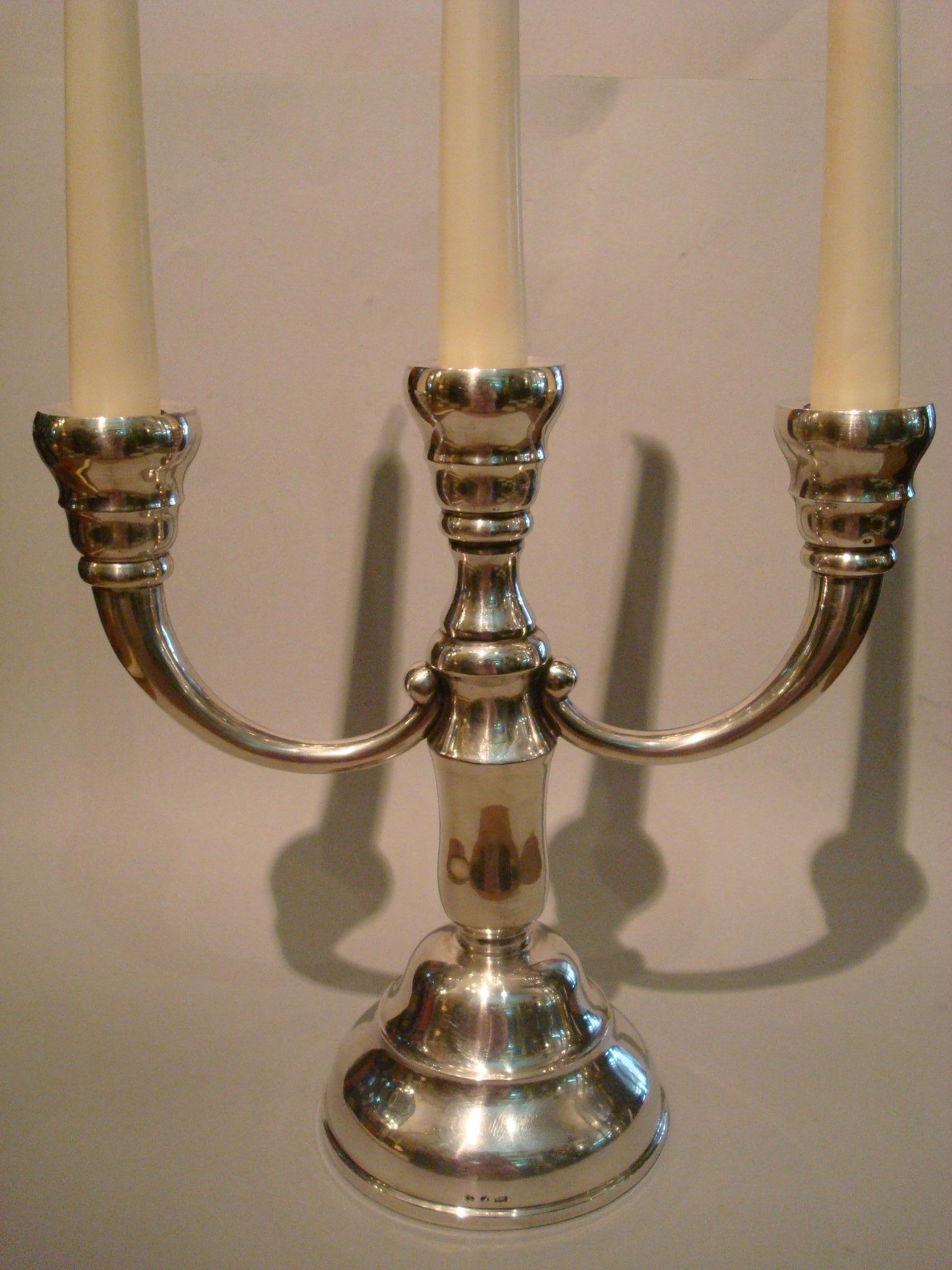 Pair of Art Deco candleholder / candlesticks made of Italian silver, circa 1920s.