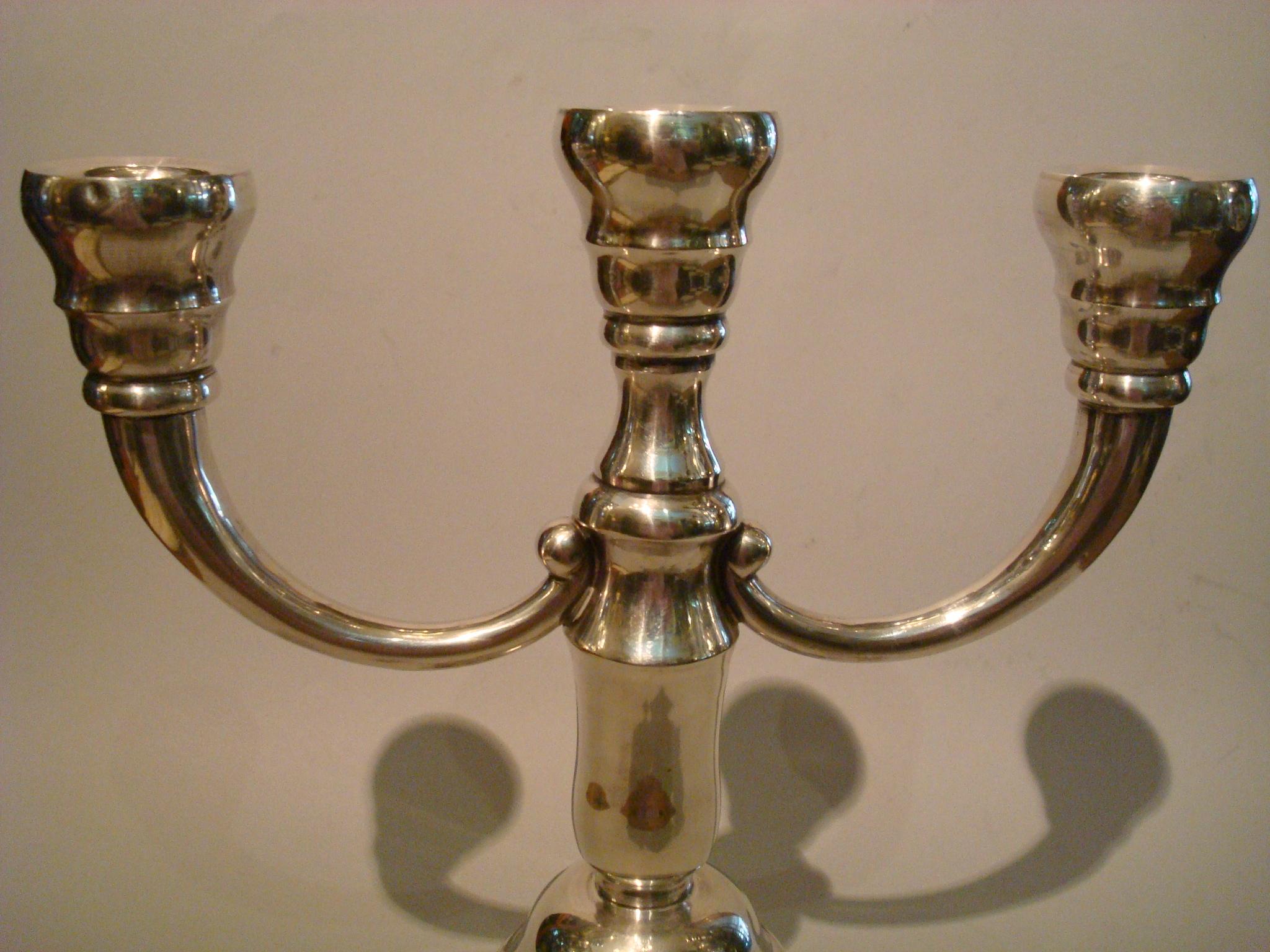 Paire de chandeliers Art Déco en argent italien:: vers les années 1920 Bon état - En vente à Buenos Aires, Olivos