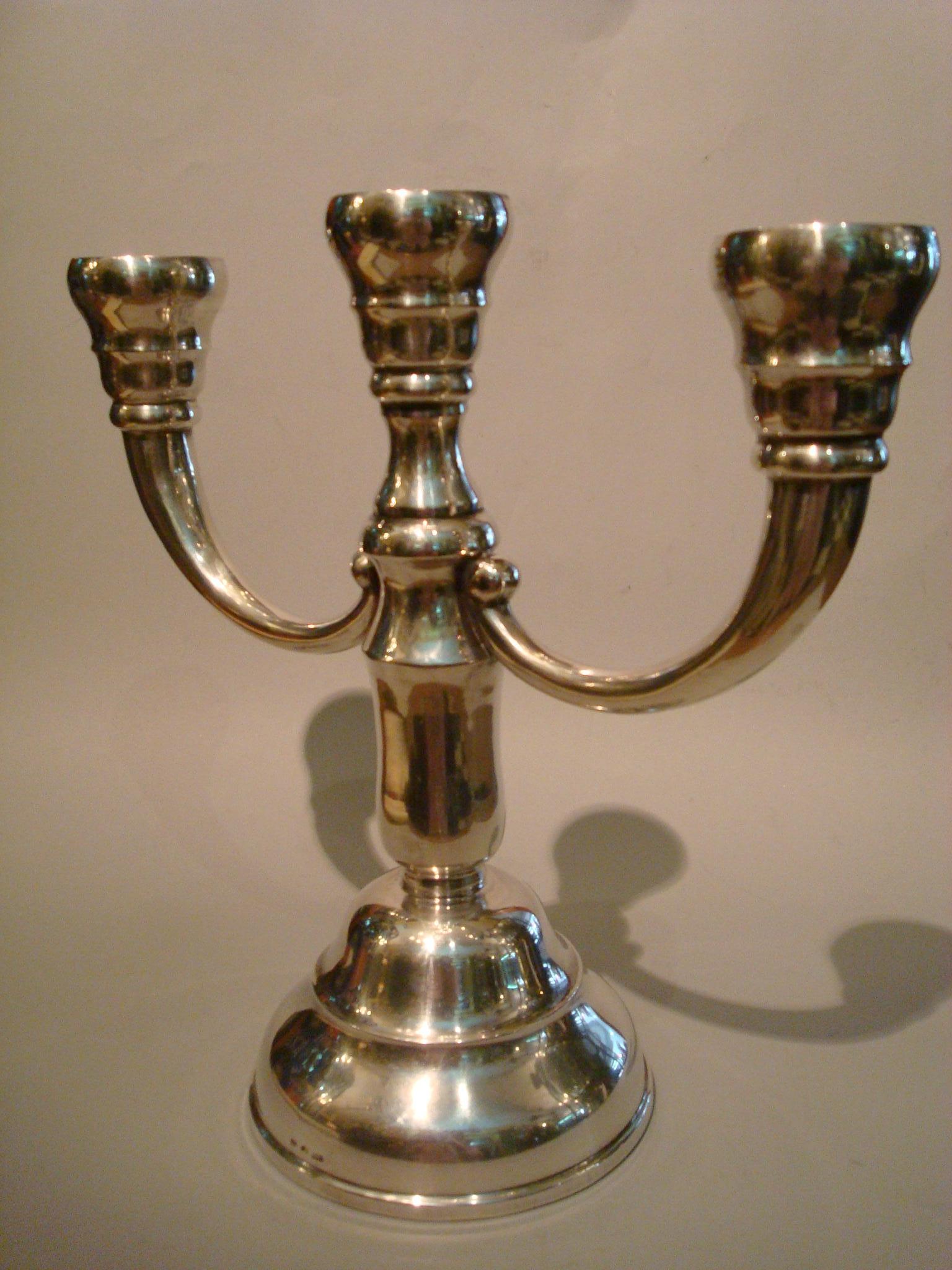 Paar Art-Déco-Kerzenleuchter aus italienischem Silber:: um 1920 im Angebot 3