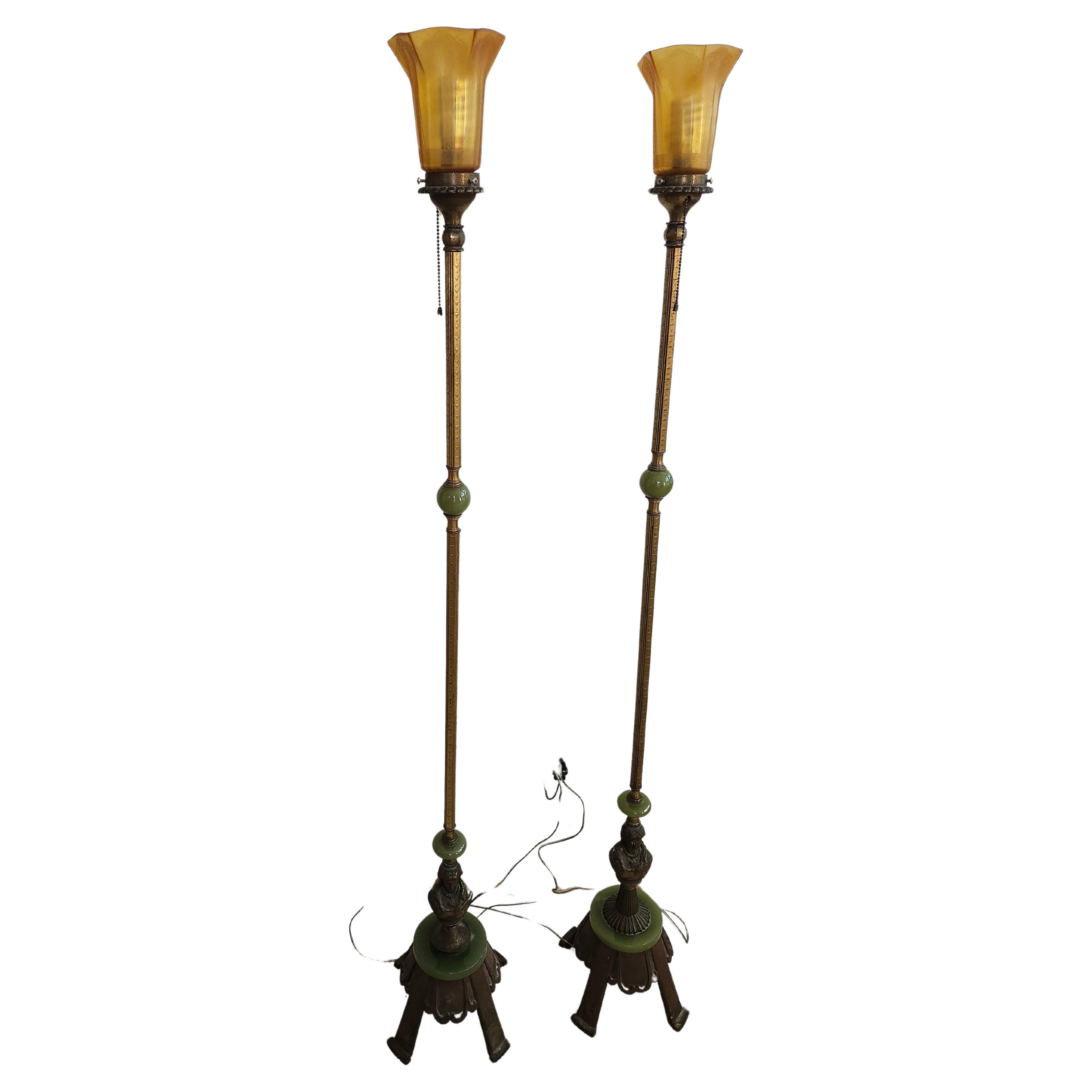 Lampadaires Art déco bustes figuratifs en laiton onyx avec abat-jours évasés et gravés en ambre en vente 5