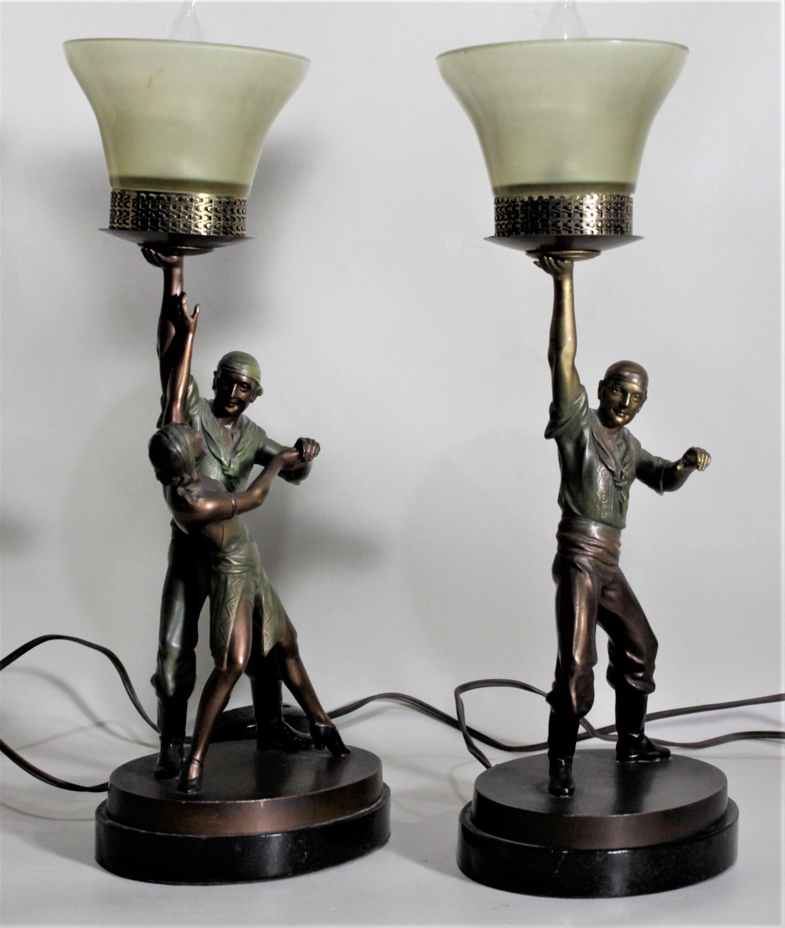 Paar gegossene und kalt bemalte figurale Piraten-Tischlampen aus dem Art déco (Kaltmalerei) im Angebot