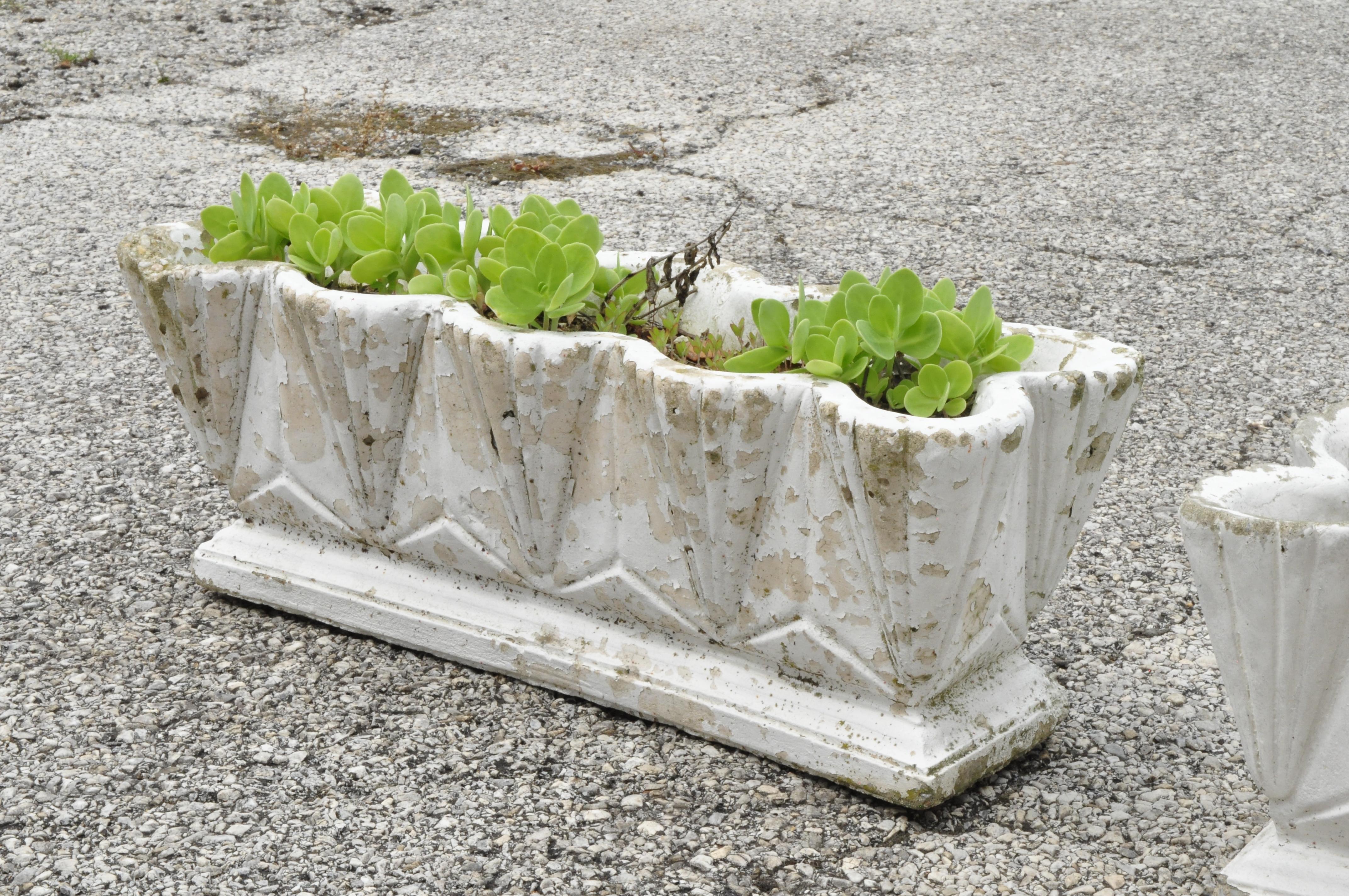 Paar Art Deco Zement Beton Stein Geometrische Garten Pflanzer Pflanzgefäß im Zustand „Gut“ im Angebot in Philadelphia, PA