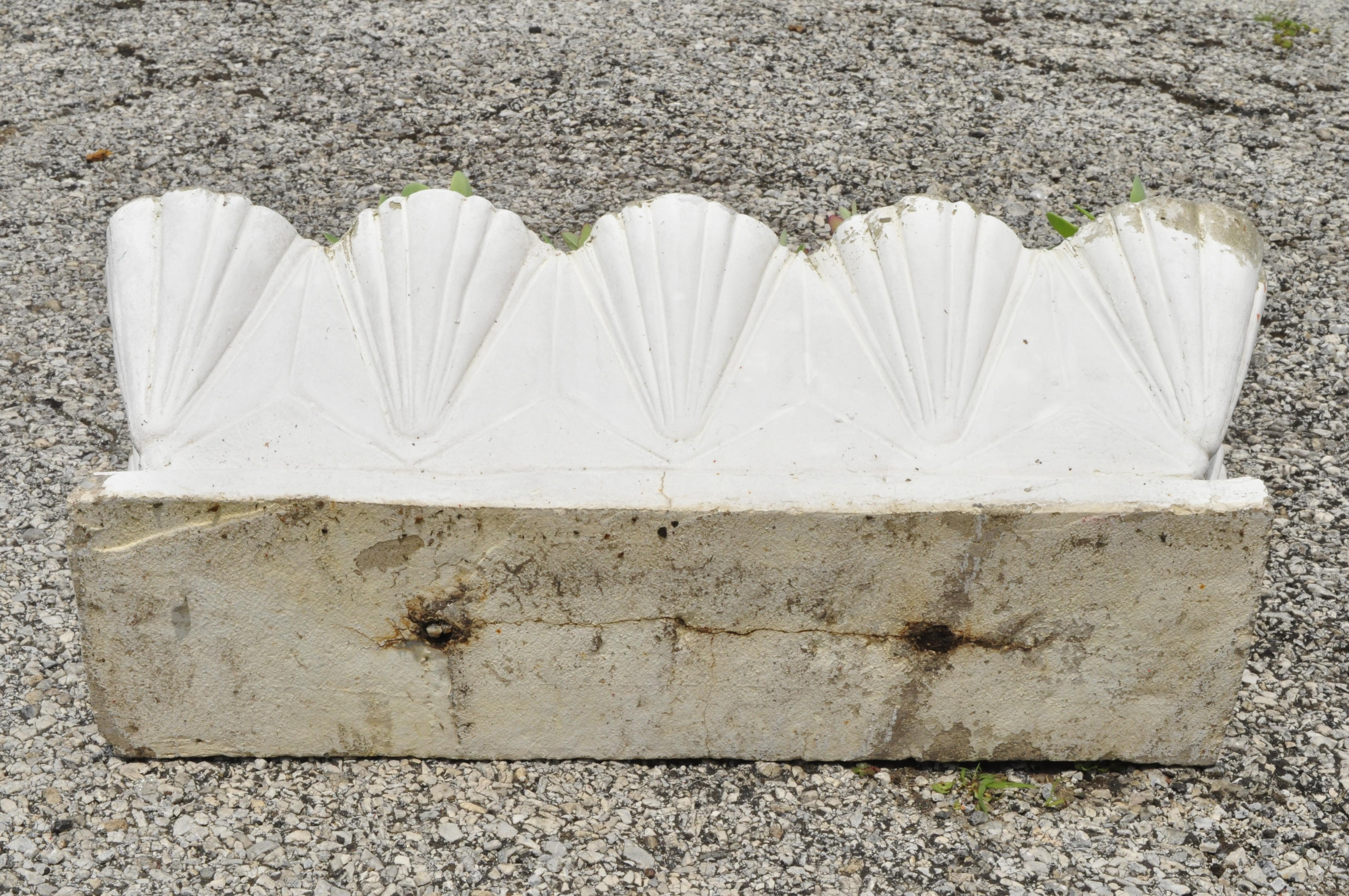 20ième siècle Paire de jardinières géométriques en ciment, béton et pierre Art Deco