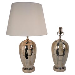 Paar Art-Déco-Tischlampen aus Keramik in Silber und Beige in Silber und Beige