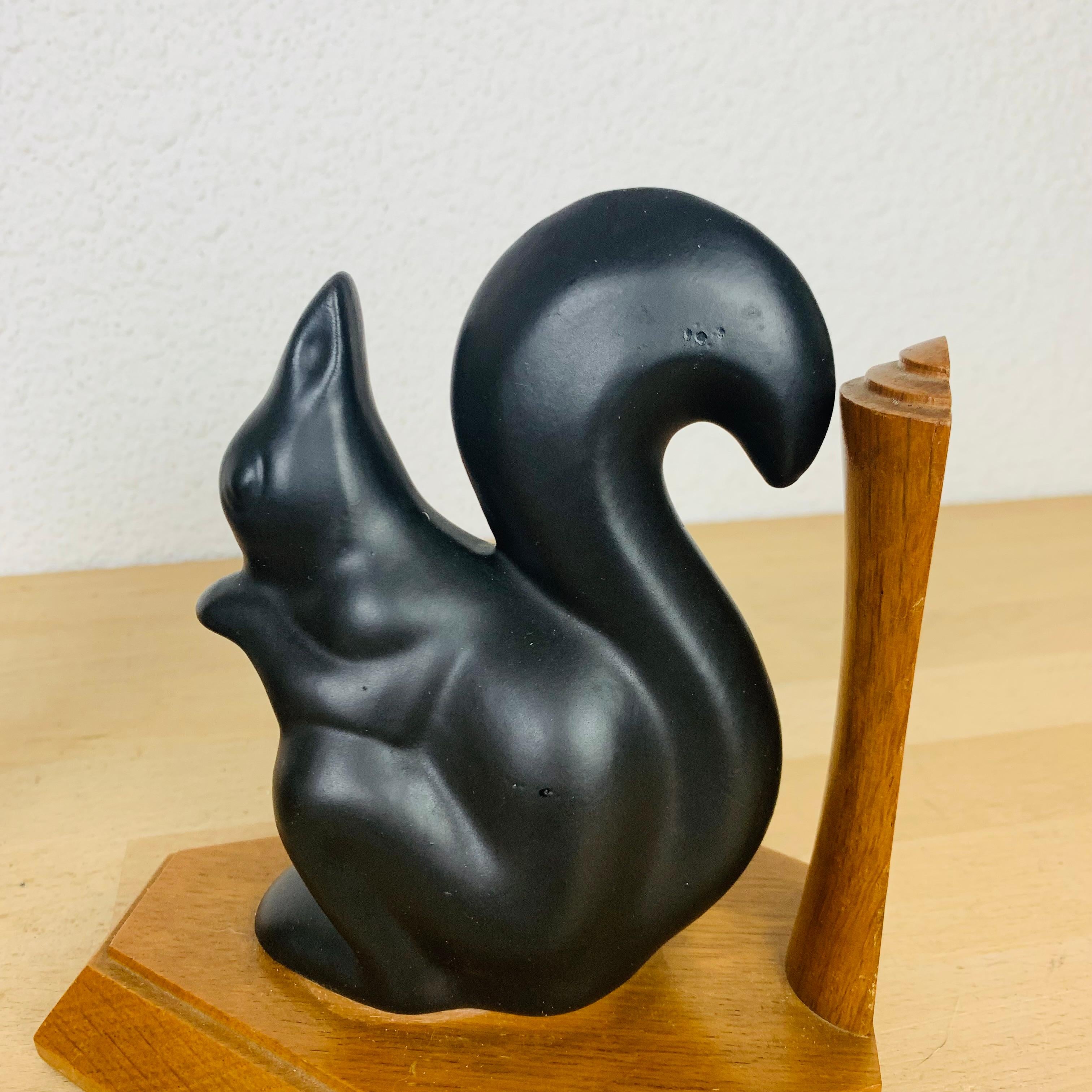 Pair of Art Deco ceramic Squirrels bookends, 1940's, France, animals For Sale 5