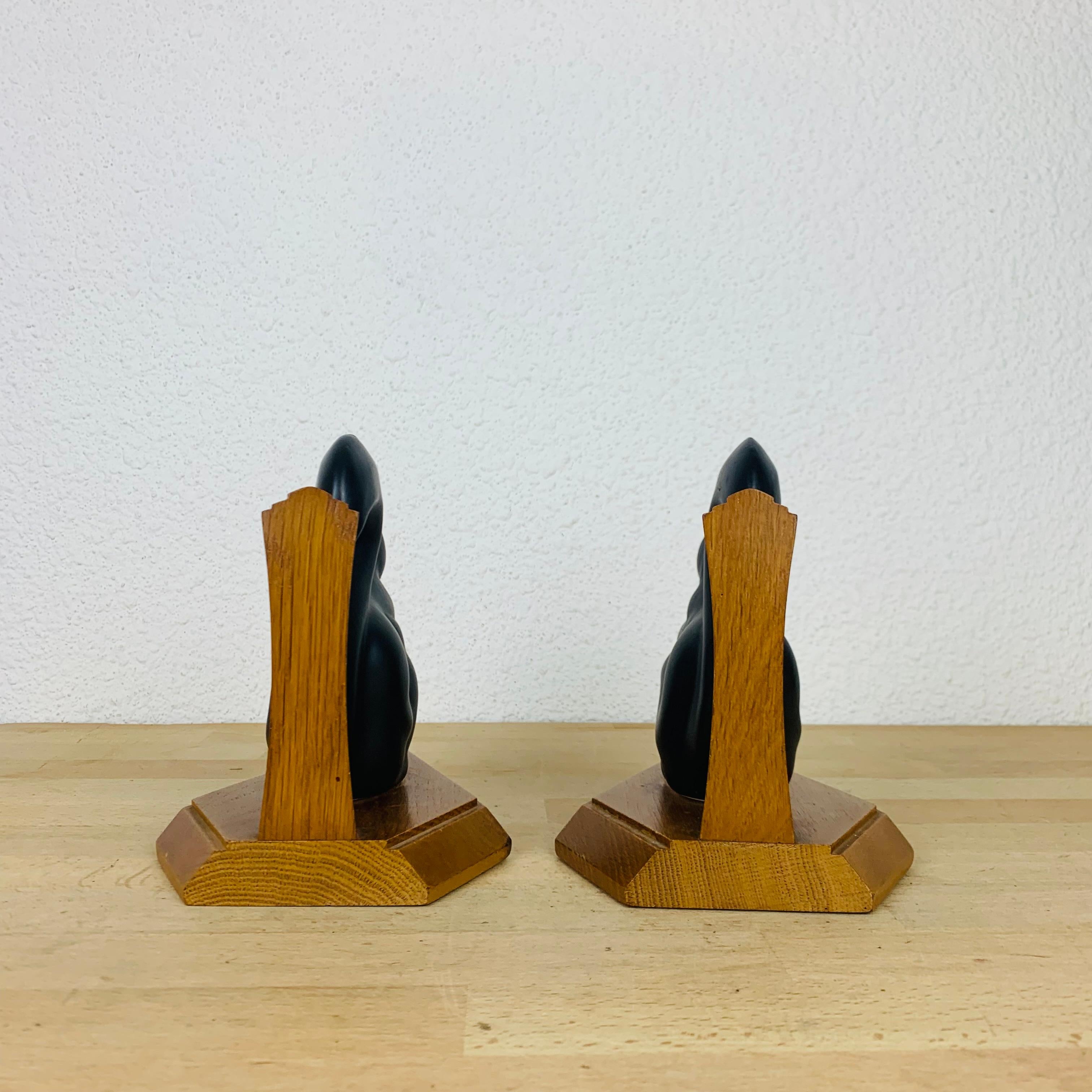 Pair of Art Deco ceramic Squirrels bookends, 1940's, France, animals For Sale 1