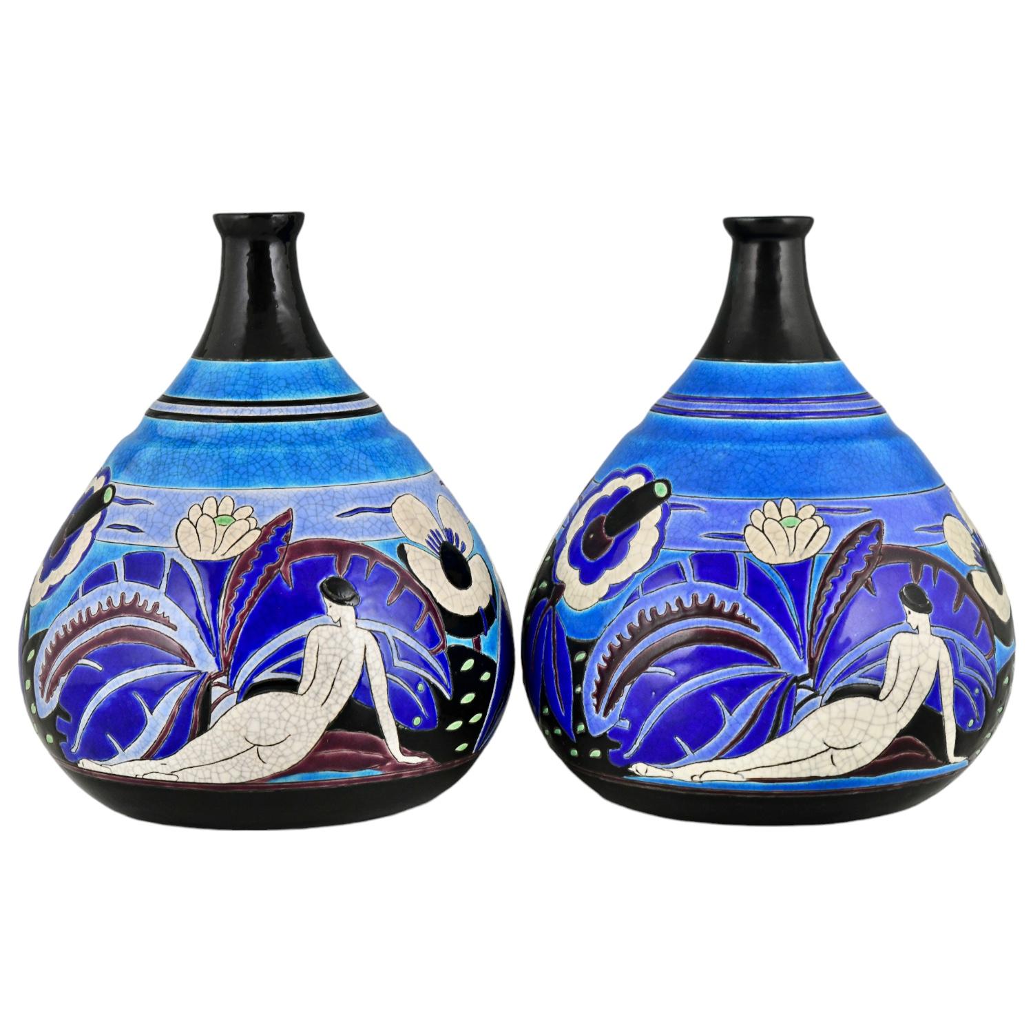 Coppia di vasi in ceramica Art Déco con nudi da bagno Baigneuses Primavera 1925 In condizioni buone in vendita a Antwerp, BE