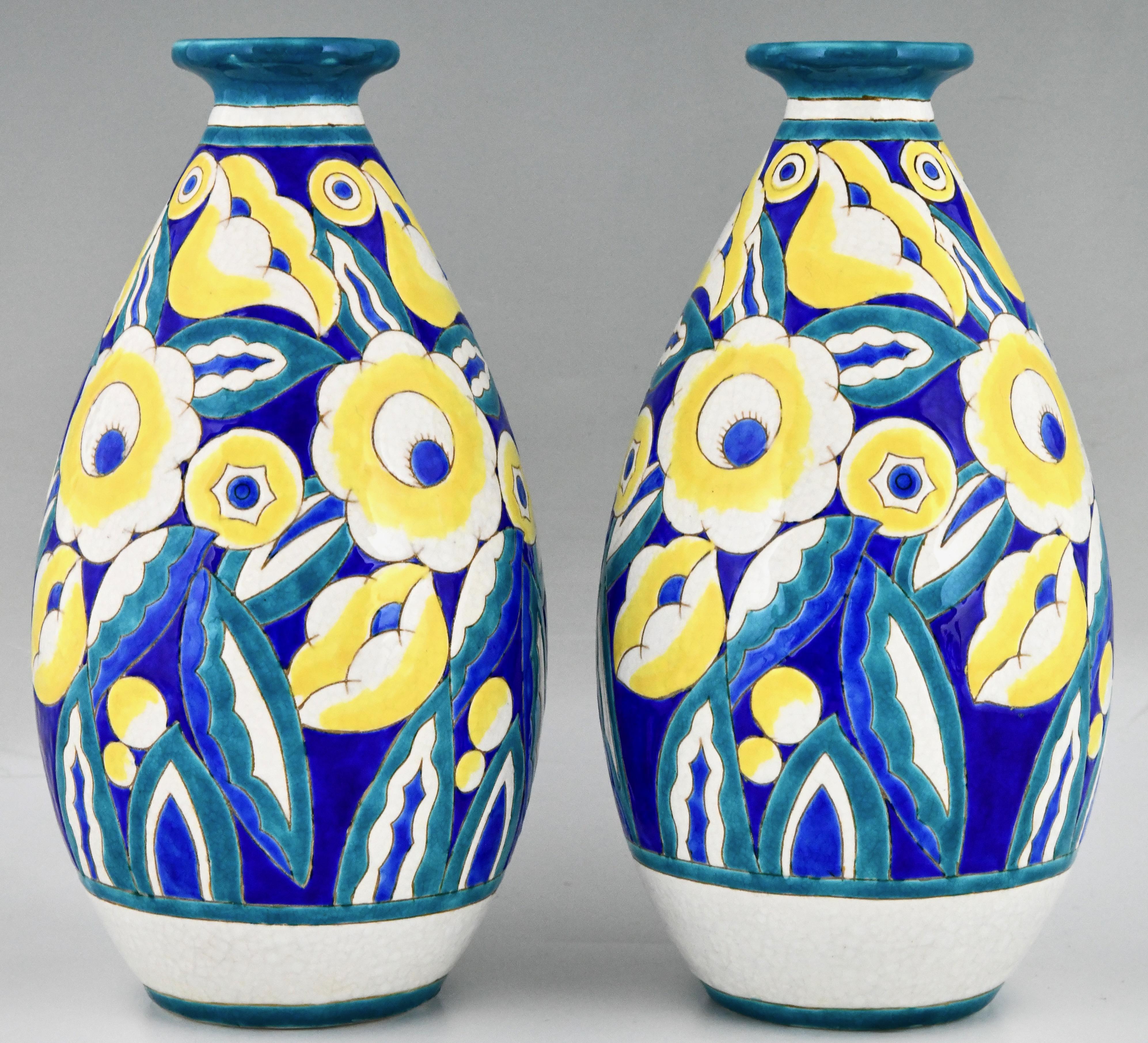 Paar Art-Déco-Keramikvasen mit Blumen von Keramis, Belgien 1932 (Art déco)