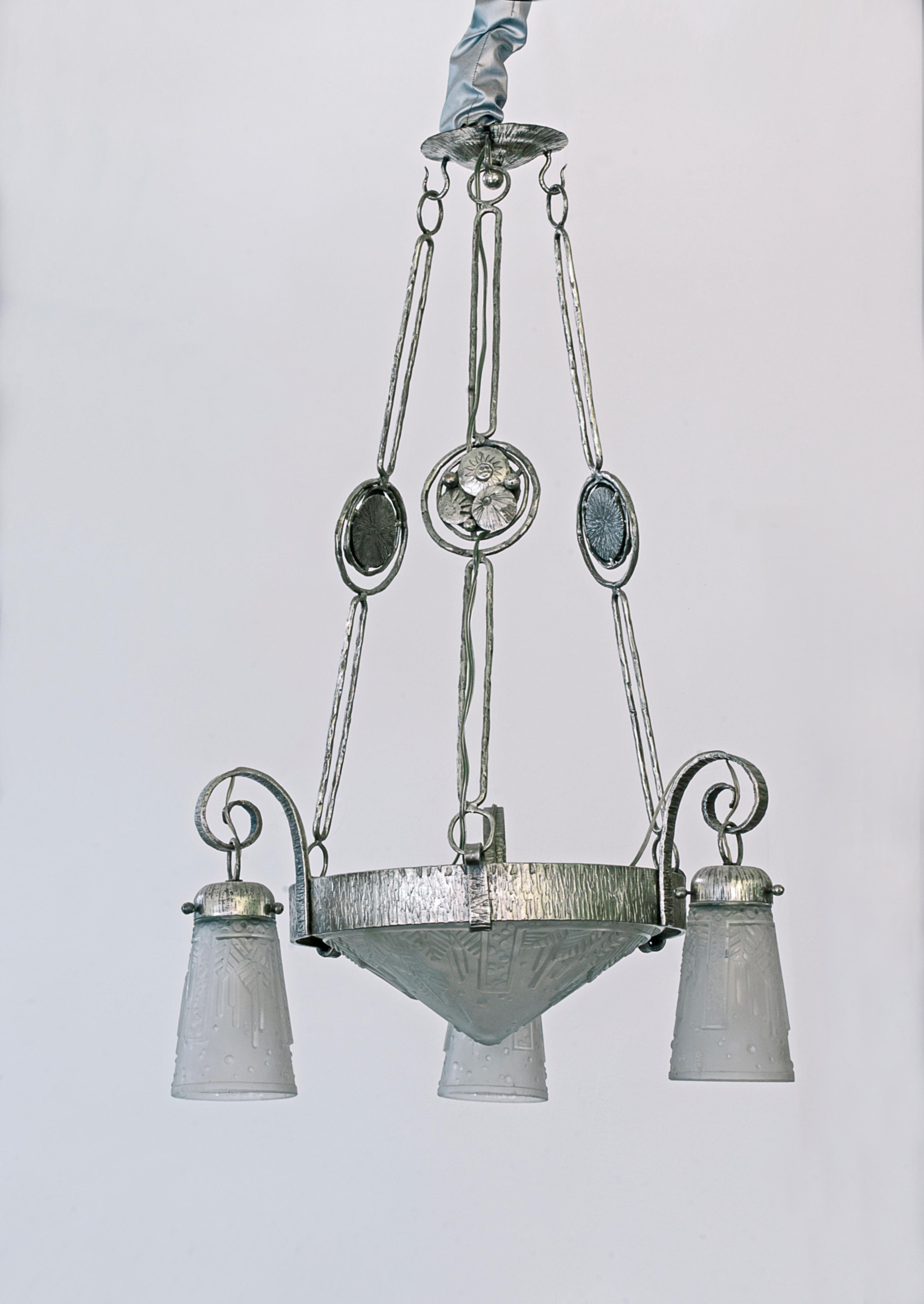 Early 20th Century Pair of Art Deco Chandeliers by Muller Frères For Sale