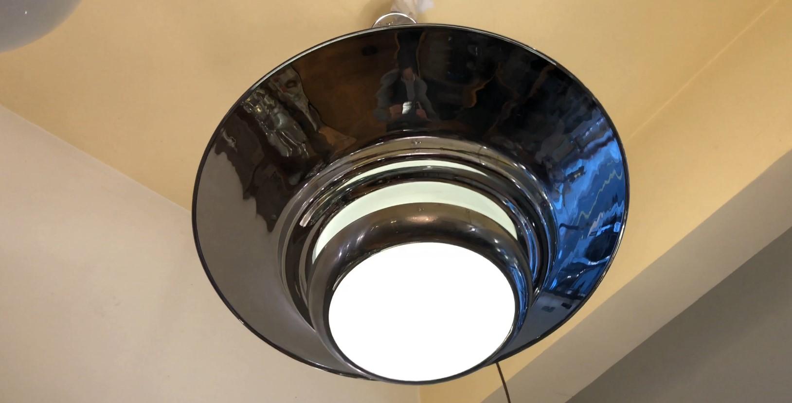 Metà XX secolo Coppia di lampadari Art Deco in opalina e cromo, stile, 1935 in vendita