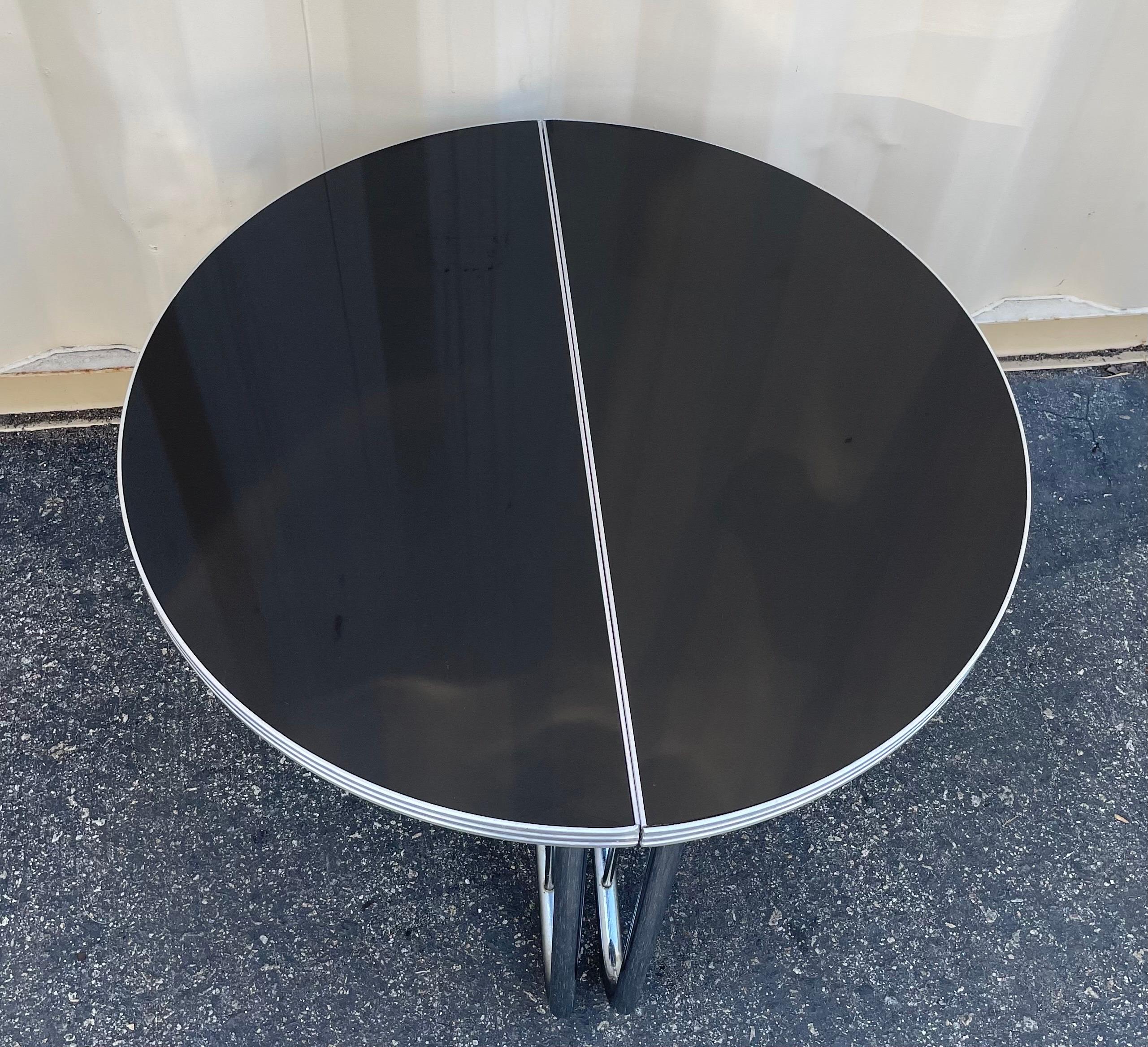 Paire de tables demi-lune Art Déco en chrome dans le style de Wolfgang Hoffman en vente 8