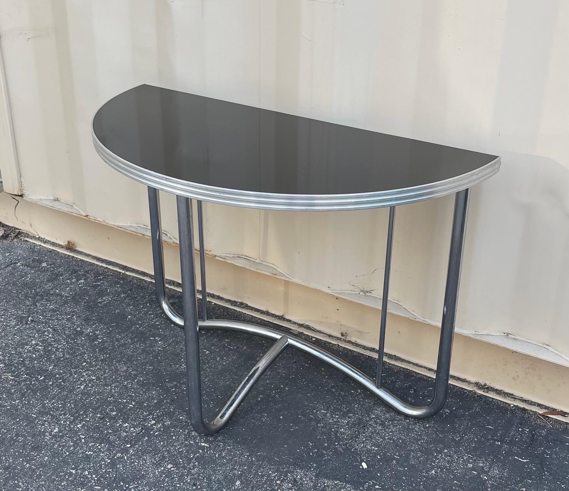 Paire de tables demi-lune Art Déco en chrome dans le style de Wolfgang Hoffman en vente 2