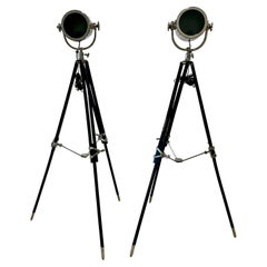 Coppia di lampade da terra a faretto in cromo Art Deco su basi a treppiede in ebano