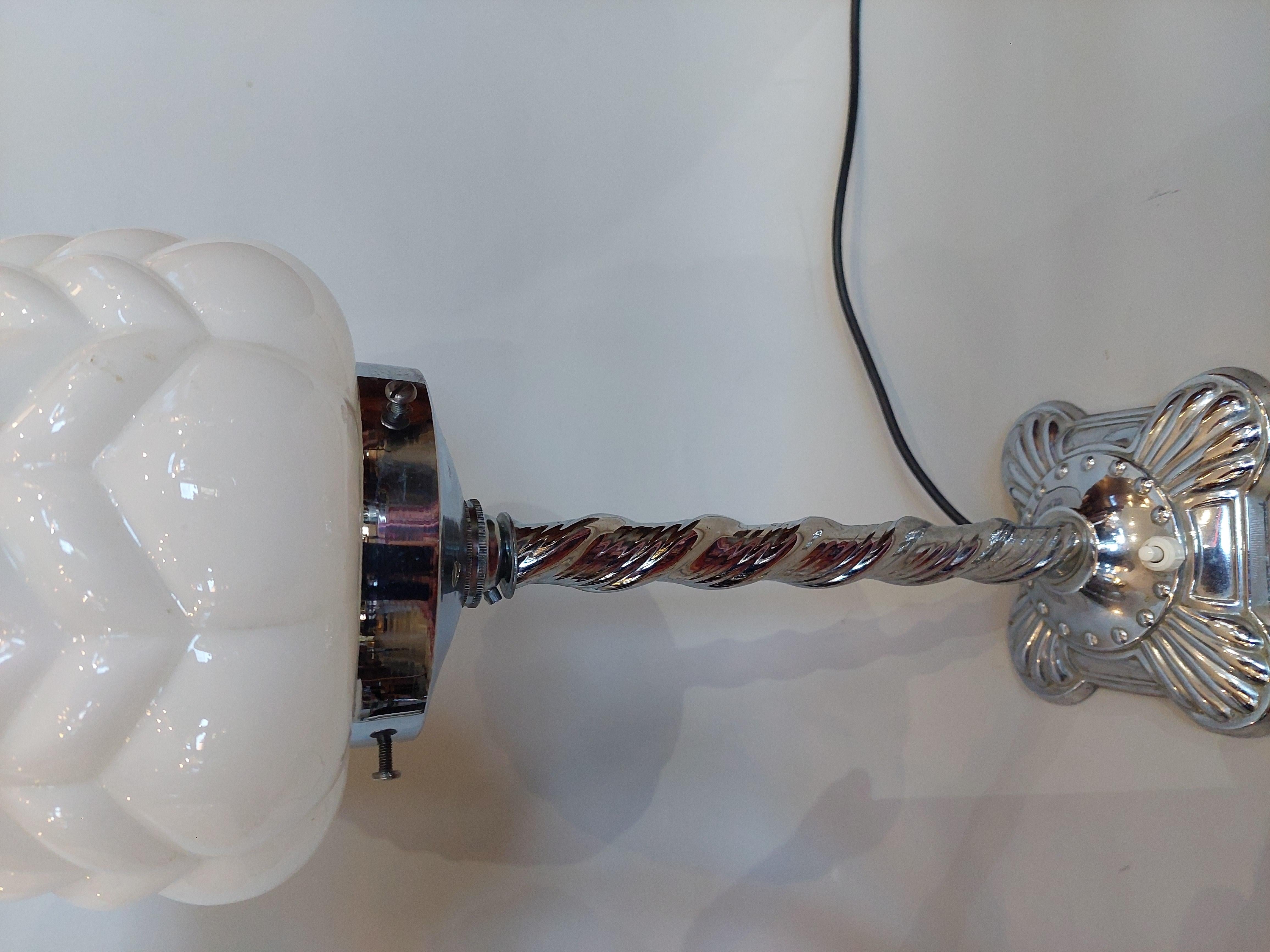 Pair of Art Deco Chrome Twist Lamps In Good Condition For Sale In Altrincham, GB