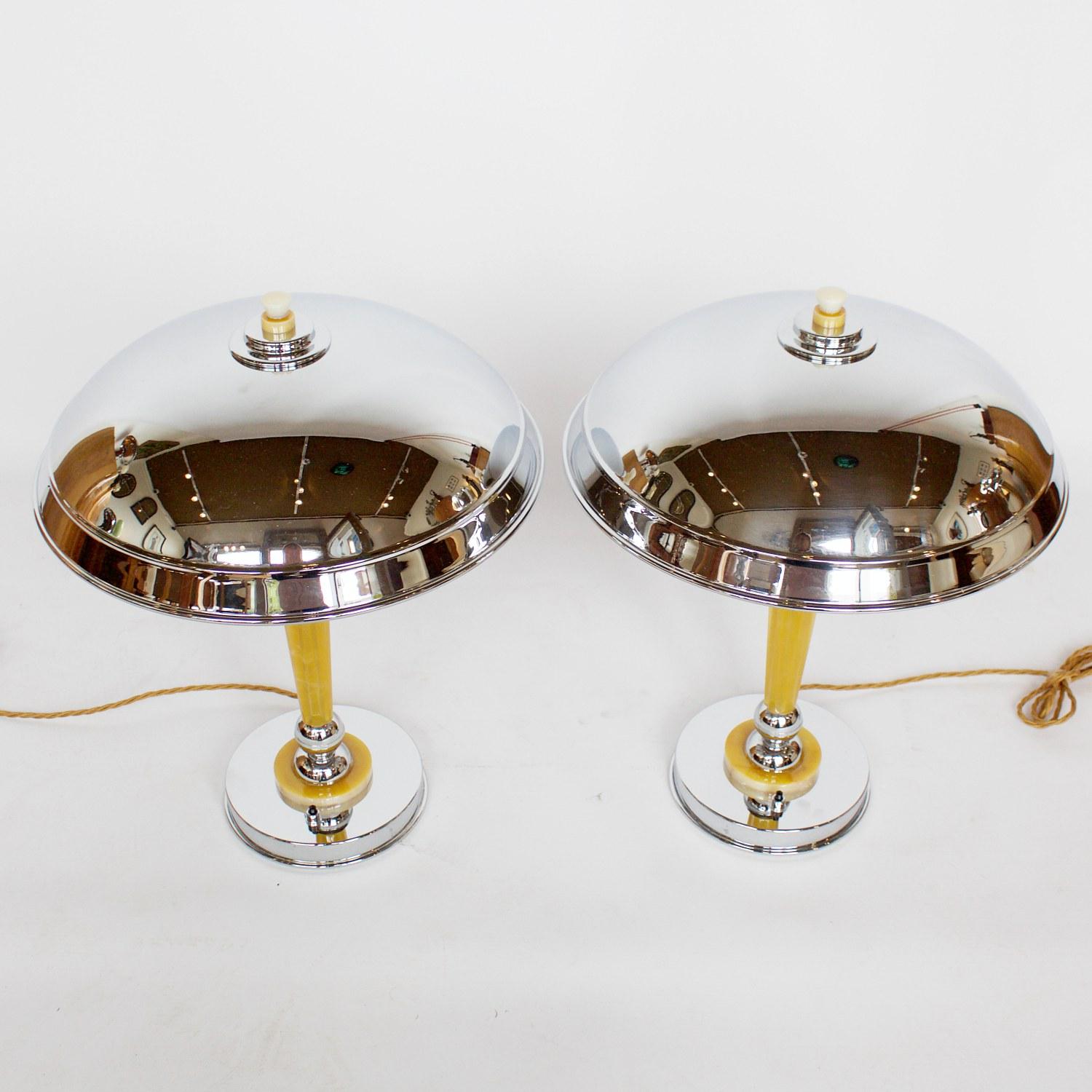 Pair of Art Deco Chromed Metal and Bakelite Dome Lamps In Good Condition In Forest Row, East Sussex