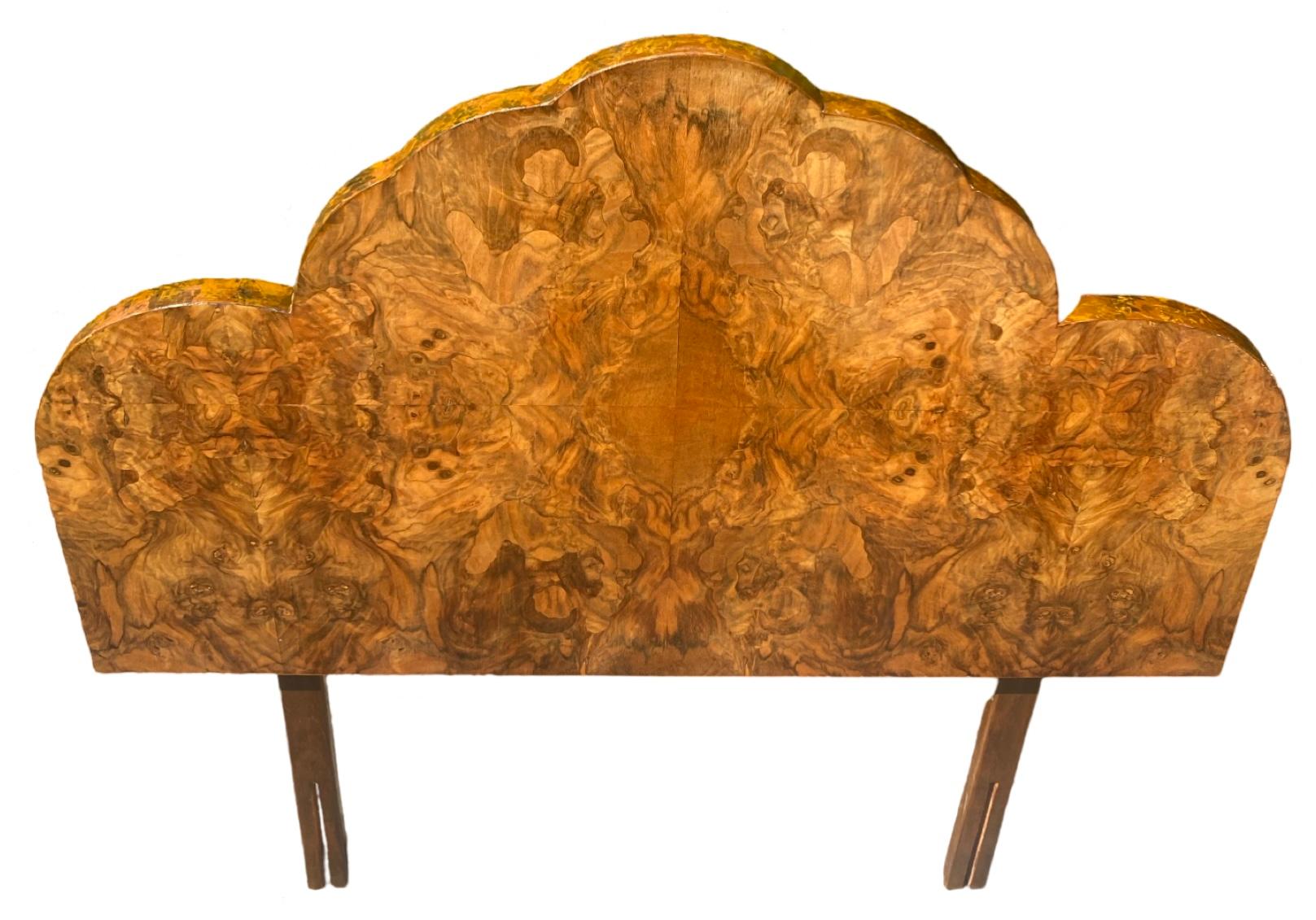 Pair of Art Deco Cloud Shaped FiguredWalnut Single Beds In Good Condition For Sale In Barnstaple, GB