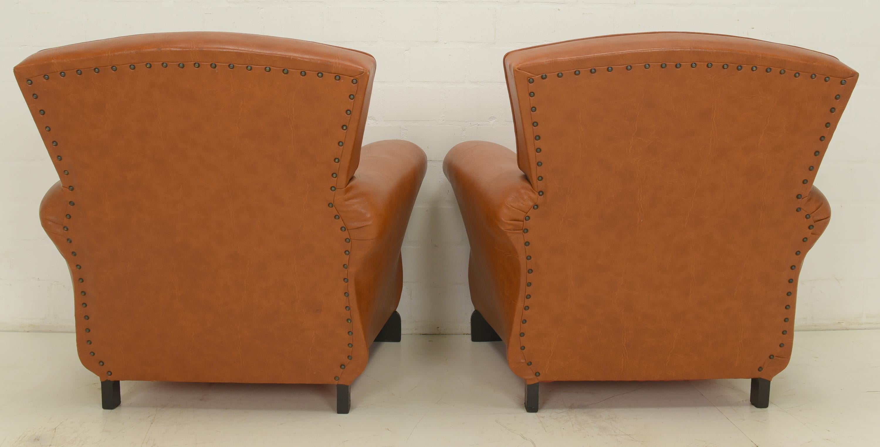 Pair of Art Deco Club Armchairs / Lounge Chairs in Leather, 1940 For Sale 1