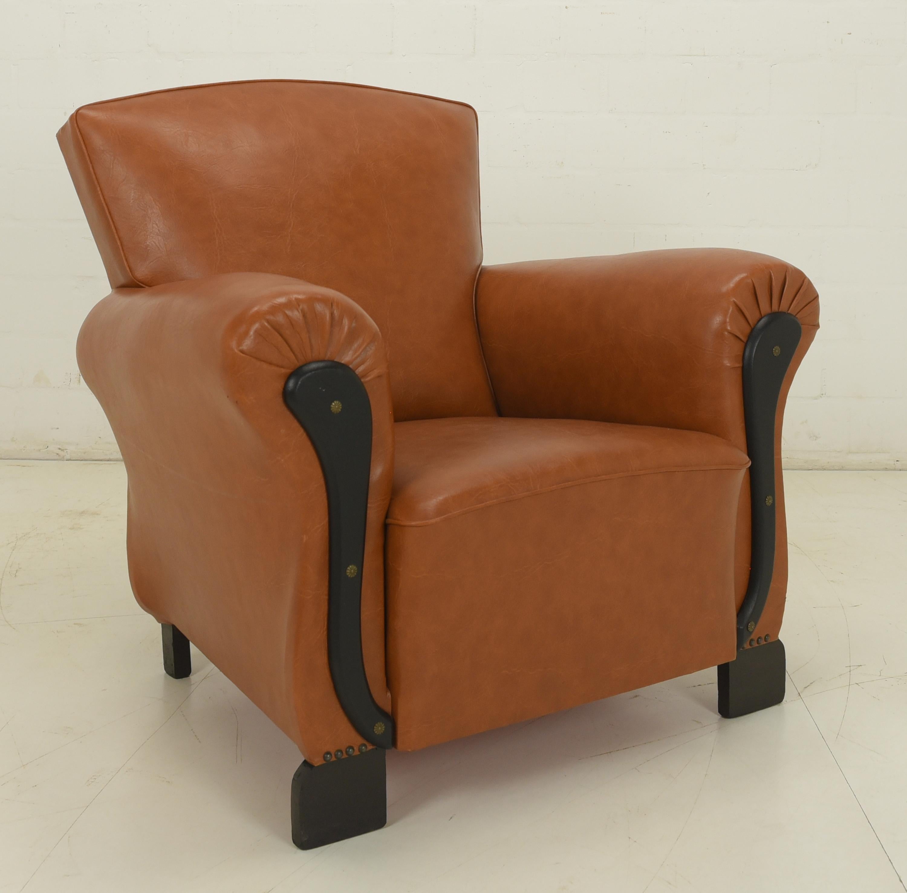 Pair of Art Deco Club Armchairs / Lounge Chairs in Leather, 1940 For Sale 2