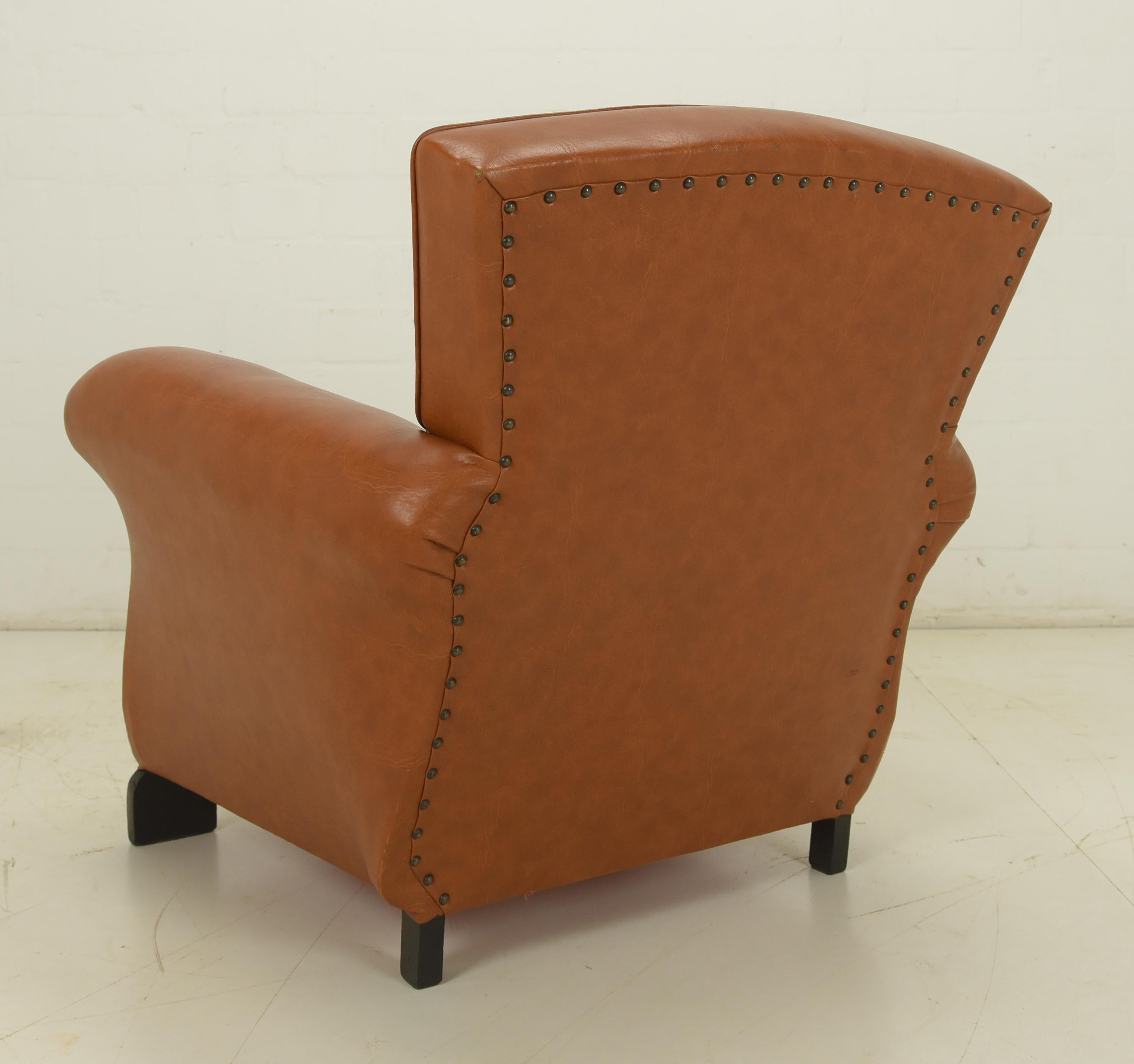 Pair of Art Deco Club Armchairs / Lounge Chairs in Leather, 1940 For Sale 3