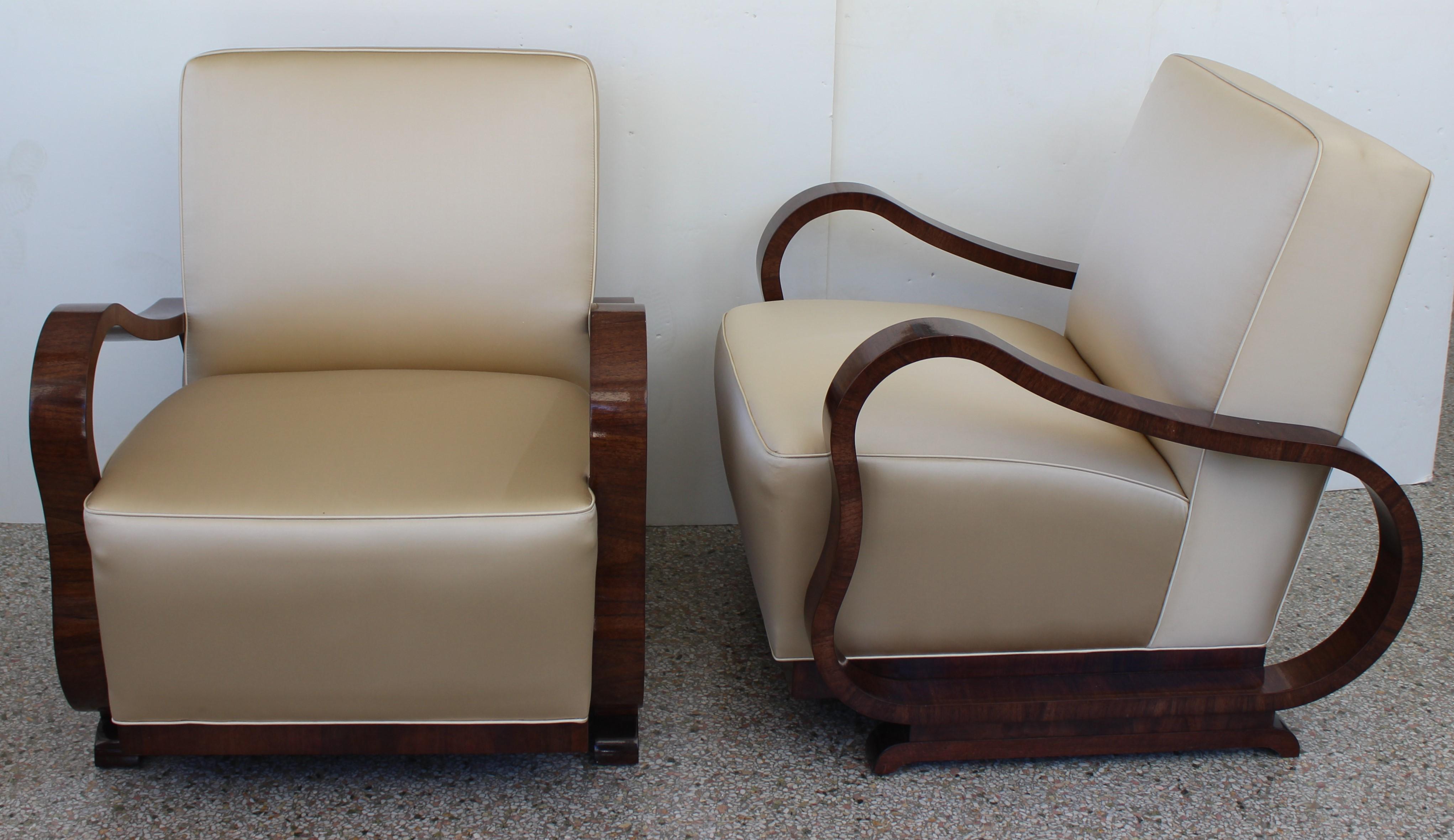 Hand-Crafted Pair of Art Deco Club Chairs Attributed to Jindřich Halabala