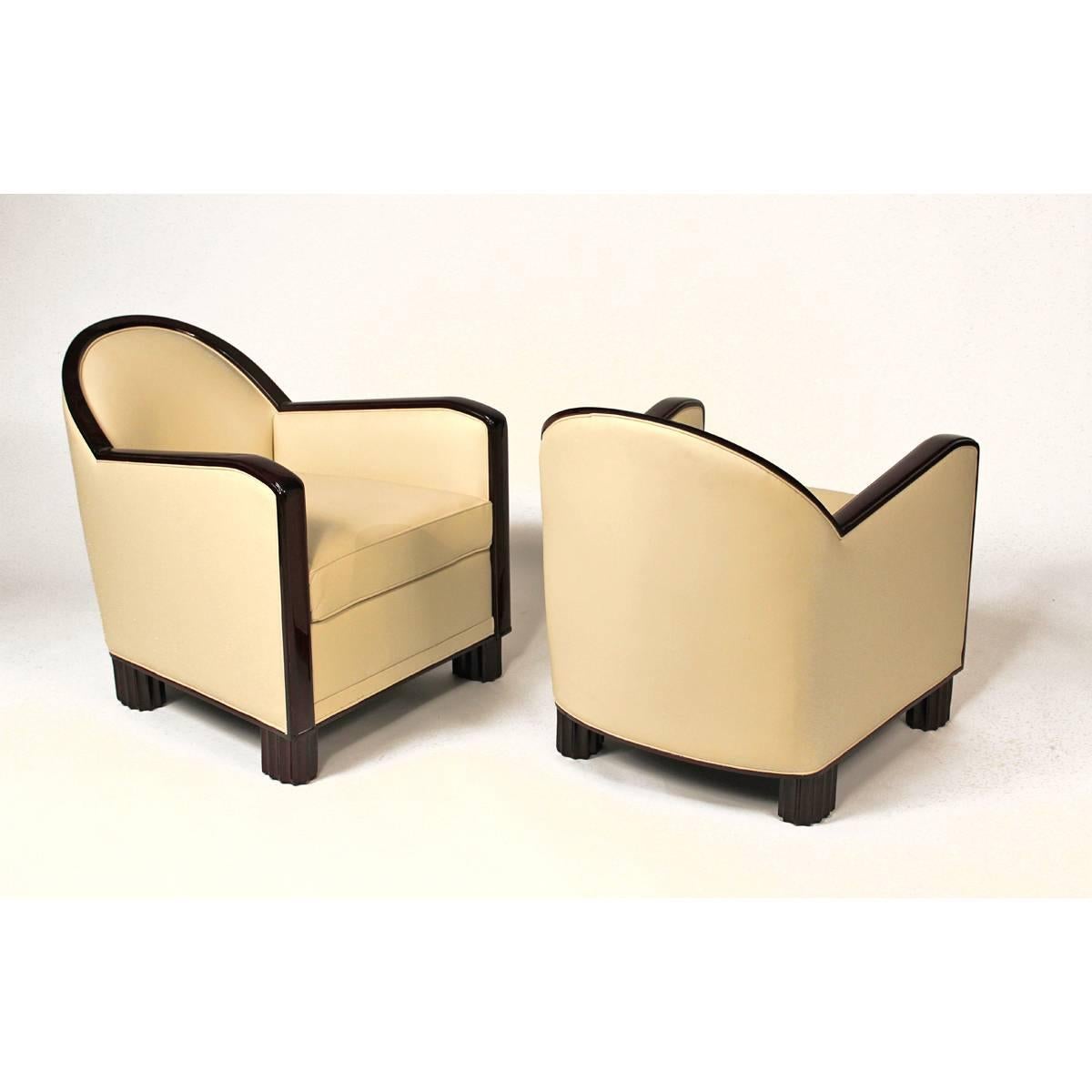 Pair of rosewood Art Deco club chairs covered in white-cream leather designed by French Atelier D.I.M.
(Joubert et Petit).
Made in France
circa 1930
Signature: DIM Stamped  

DIM (1919-1953)
 The prestigious French design firm Décoration
