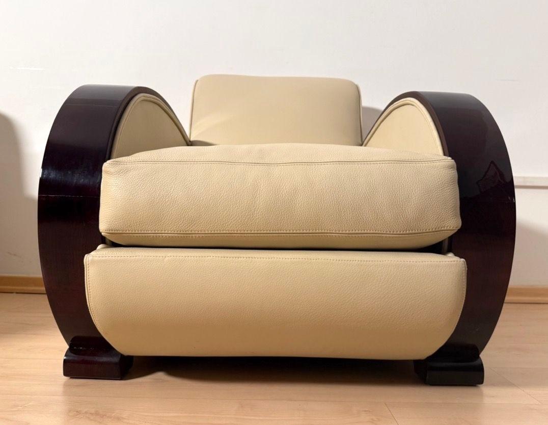 Pair of Art Deco Club Chairs, Cream Leather, Lacquered Wood, France circa 1930 For Sale 6