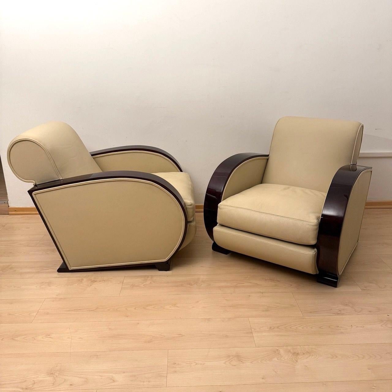 French Pair of Art Deco Club Chairs, Cream Leather, Lacquered Wood, France circa 1930 For Sale